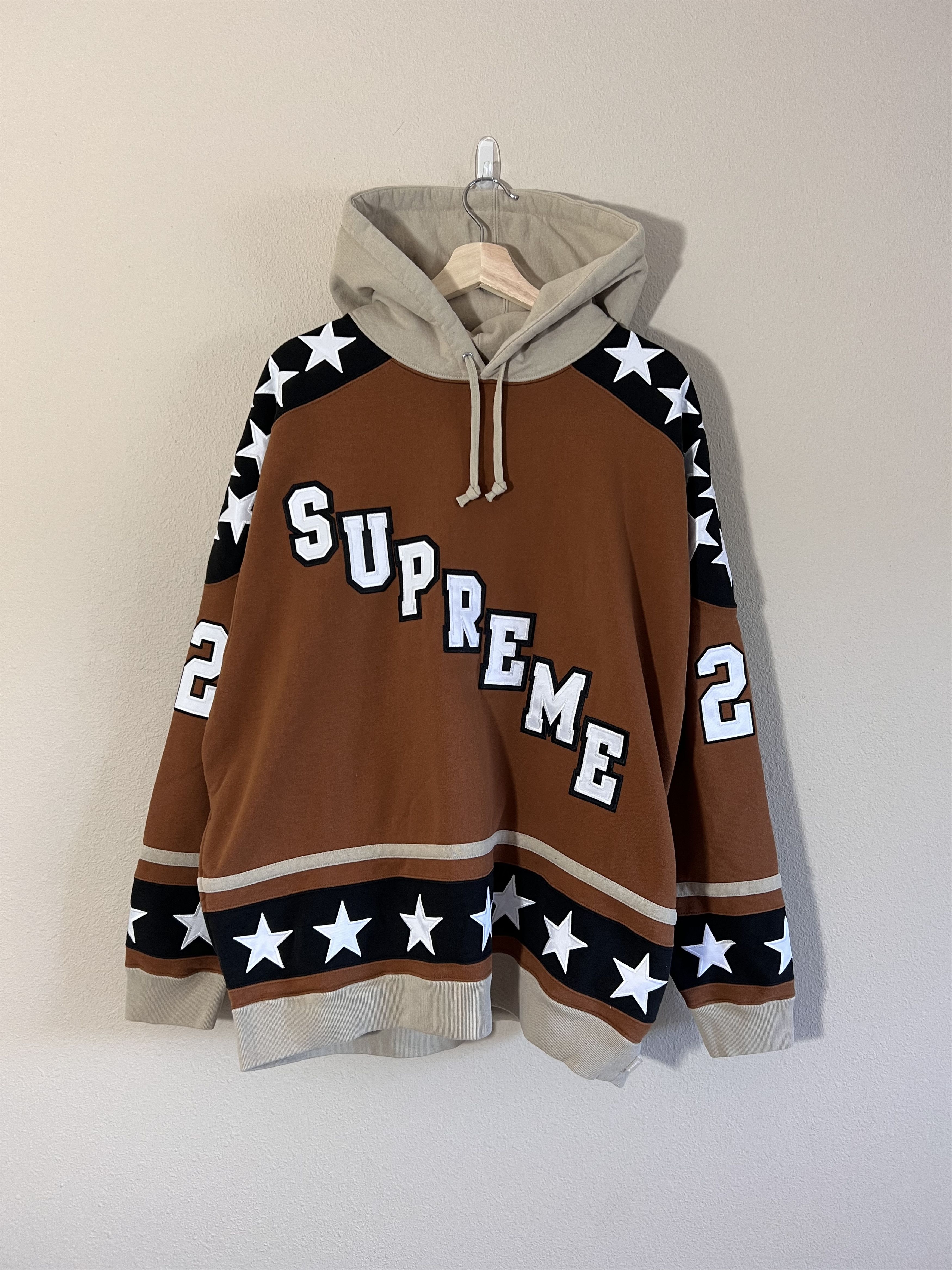 Supreme Hockey Hooded Sweatshirt (FW22) BrownSupreme Hockey Hooded  Sweatshirt (FW22) Brown - OFour