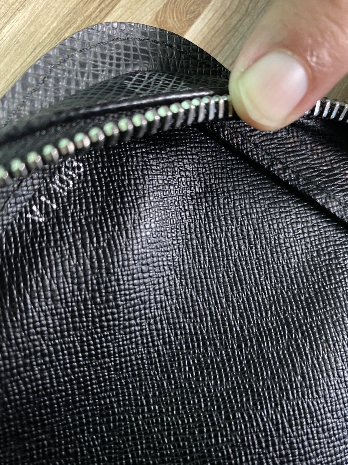 Louis Vuitton Authentic Louis Vuitton Black Taiga Clutch Size ONE SIZE - 13 Thumbnail