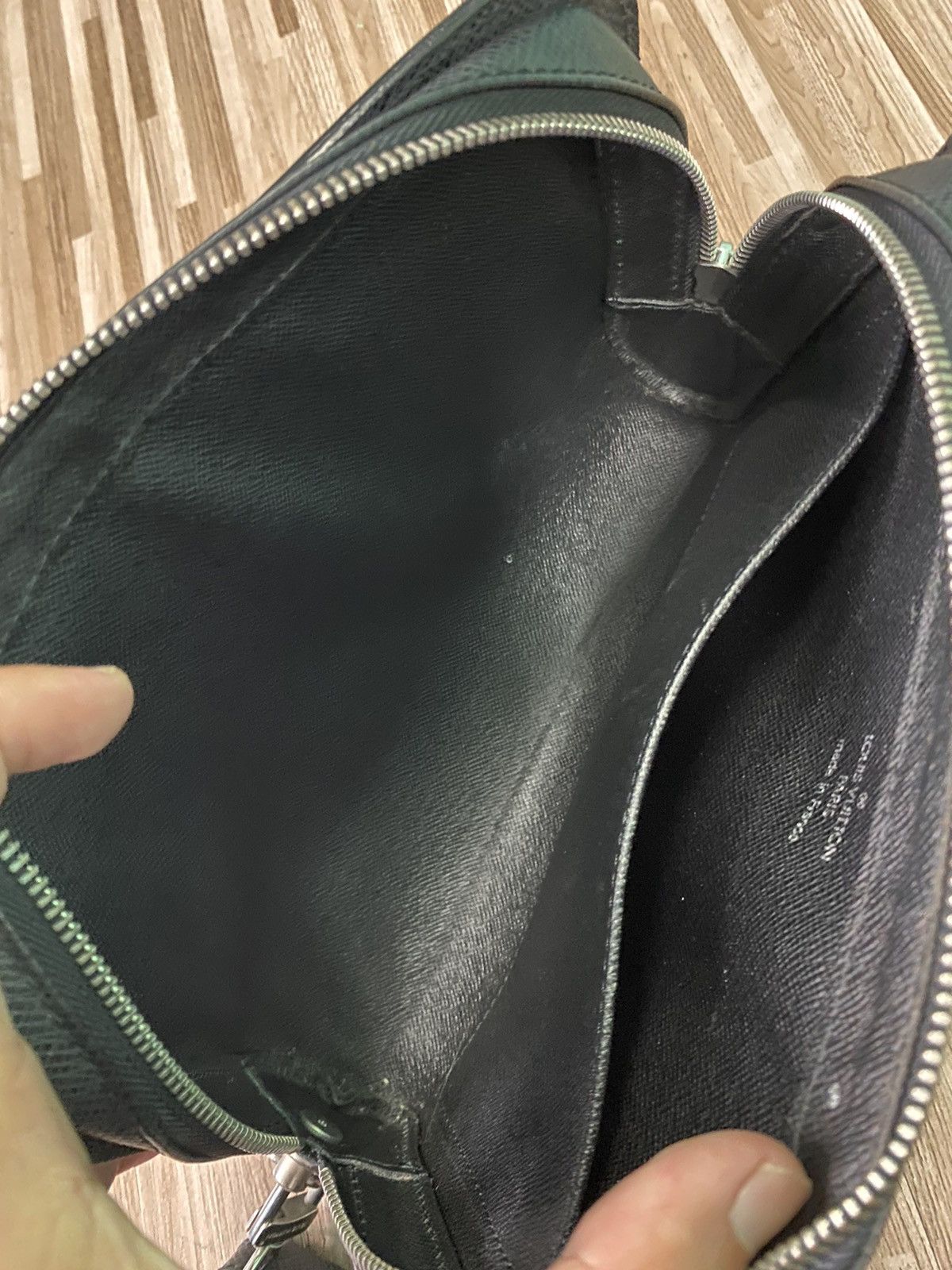 Louis Vuitton Authentic Louis Vuitton Black Taiga Clutch Size ONE SIZE - 11 Thumbnail