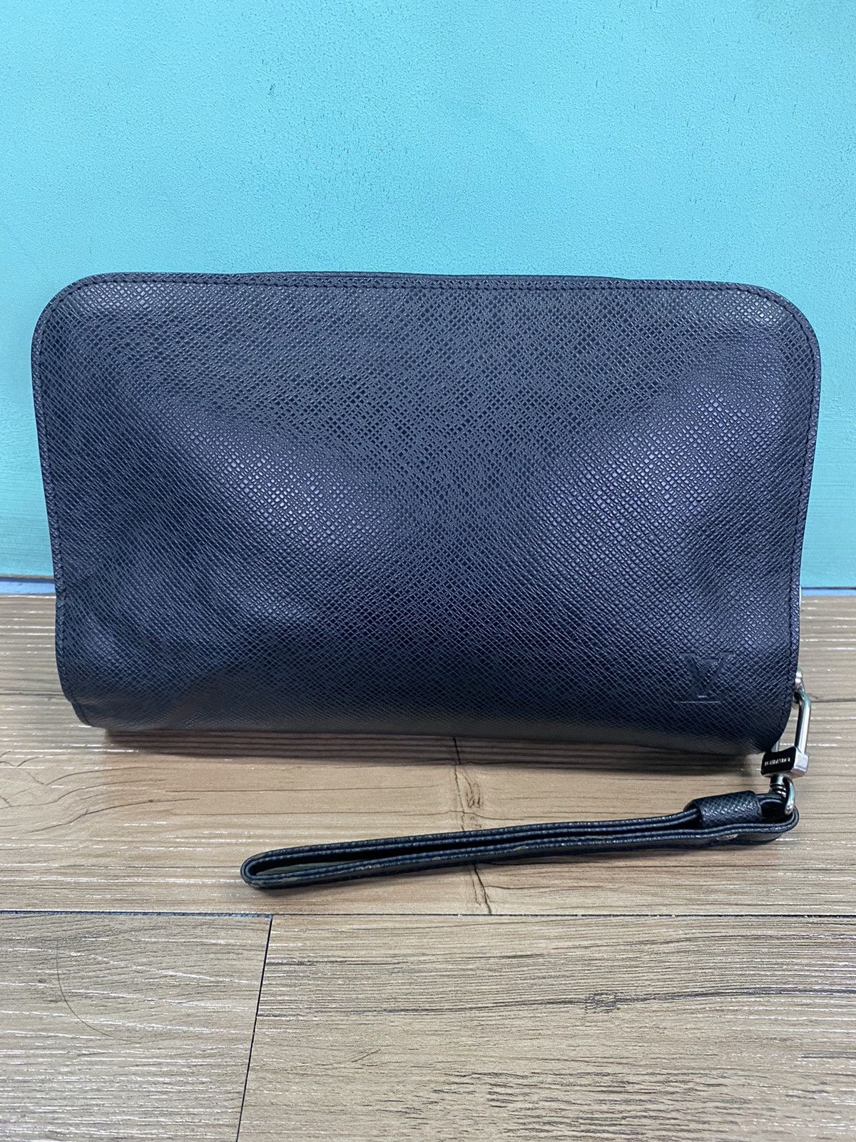 Louis Vuitton Authentic Louis Vuitton Black Taiga Clutch Size ONE SIZE - 1 Thumbnail