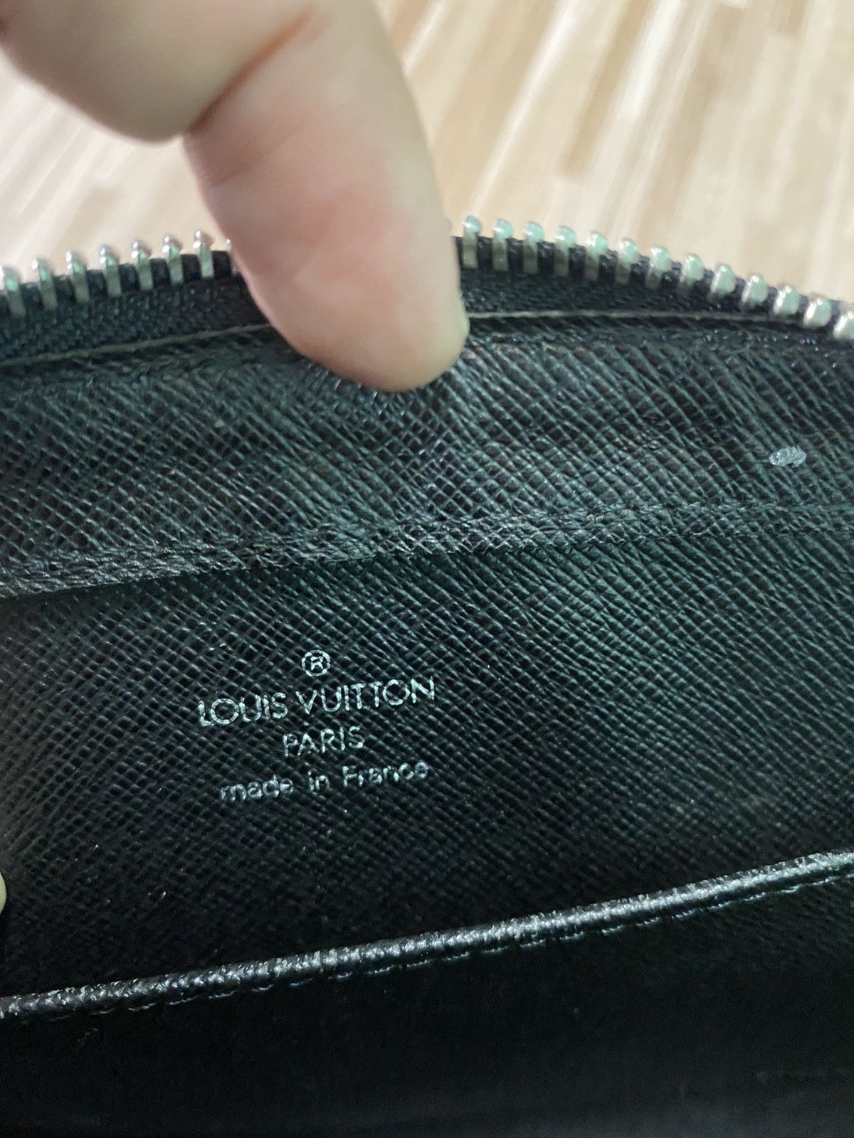 Louis Vuitton Authentic Louis Vuitton Black Taiga Clutch Size ONE SIZE - 12 Thumbnail