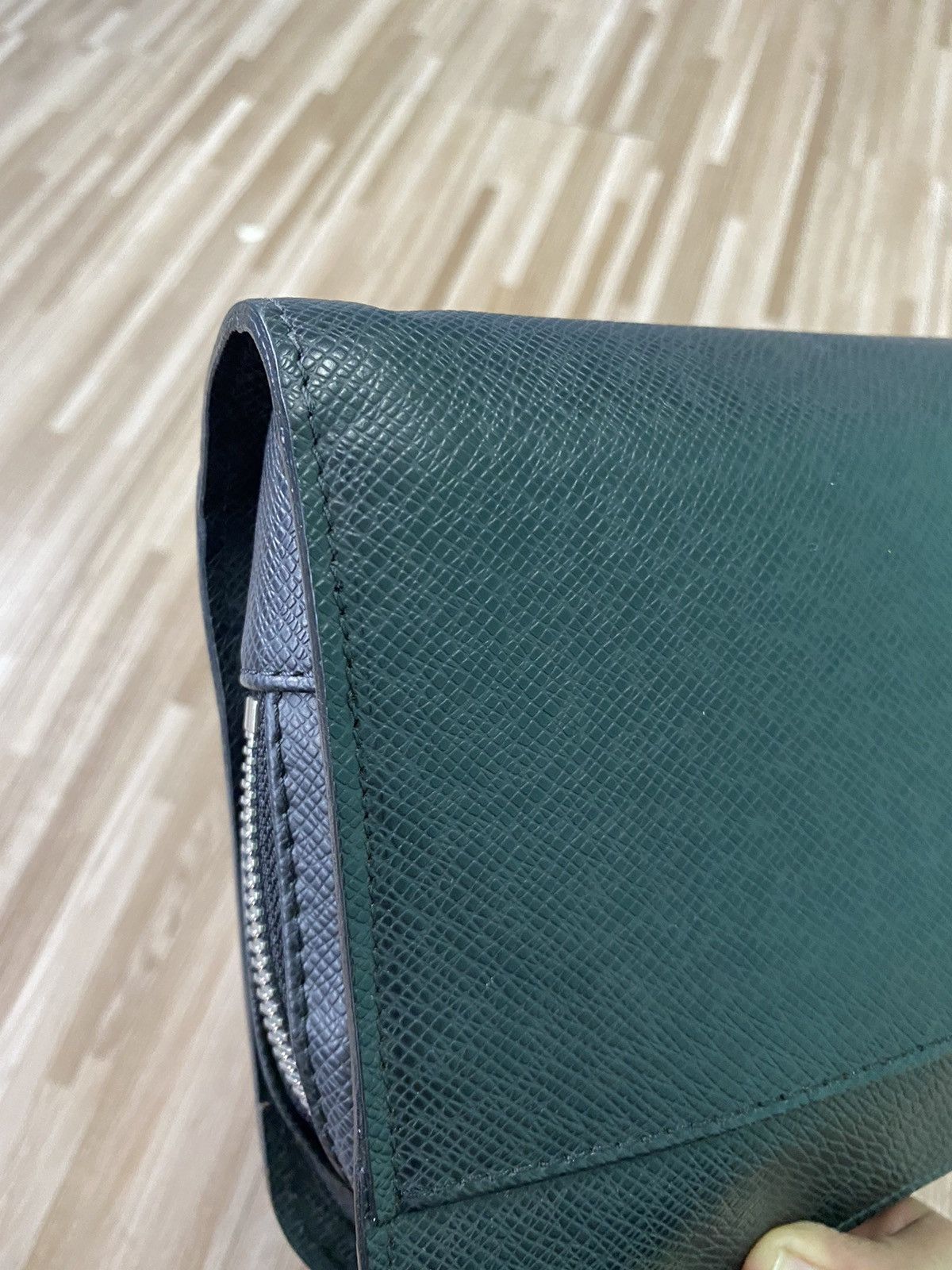 Louis Vuitton Authentic Louis Vuitton Black Taiga Clutch Size ONE SIZE - 7 Thumbnail