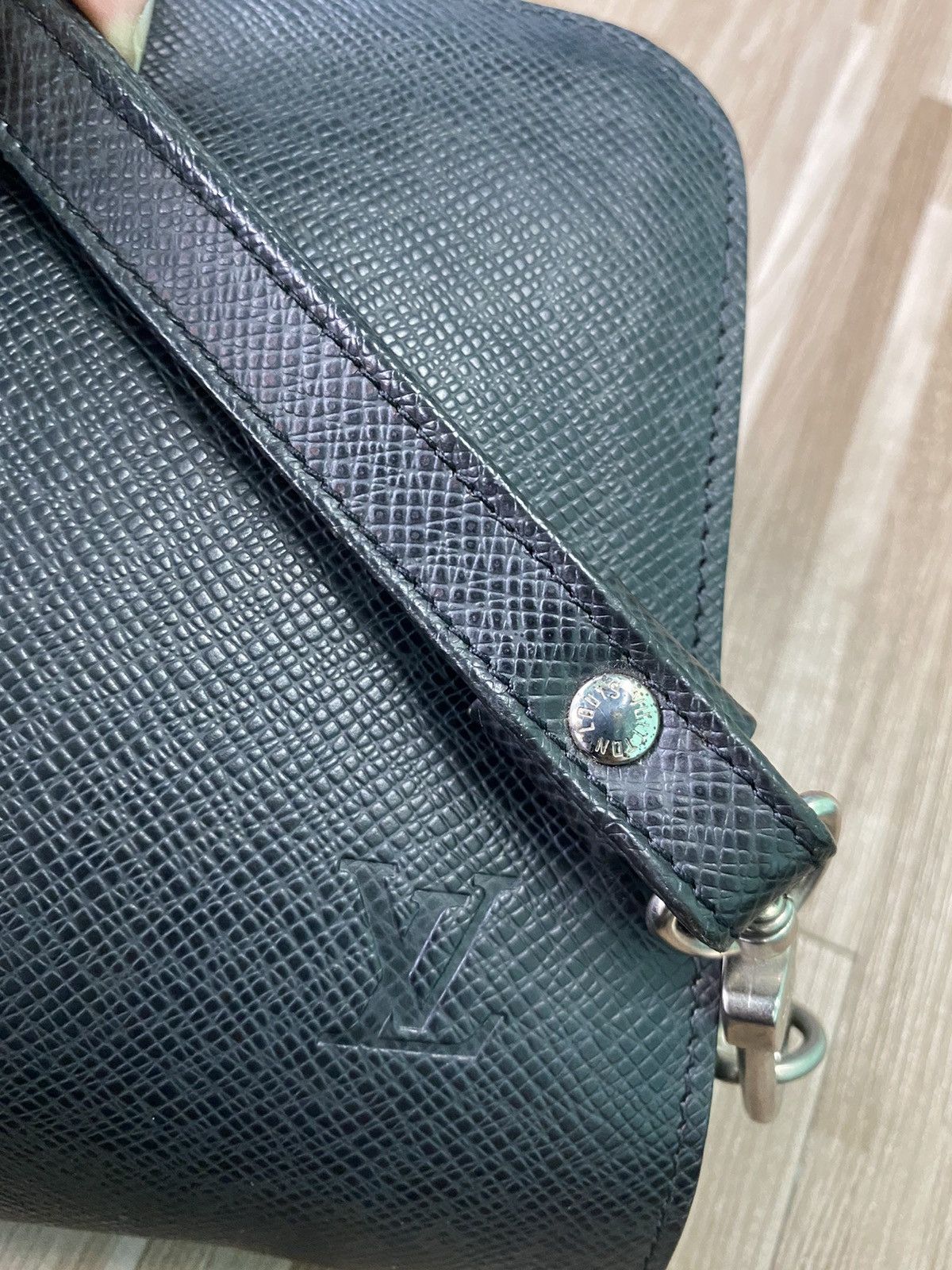Louis Vuitton Authentic Louis Vuitton Black Taiga Clutch Size ONE SIZE - 4 Thumbnail