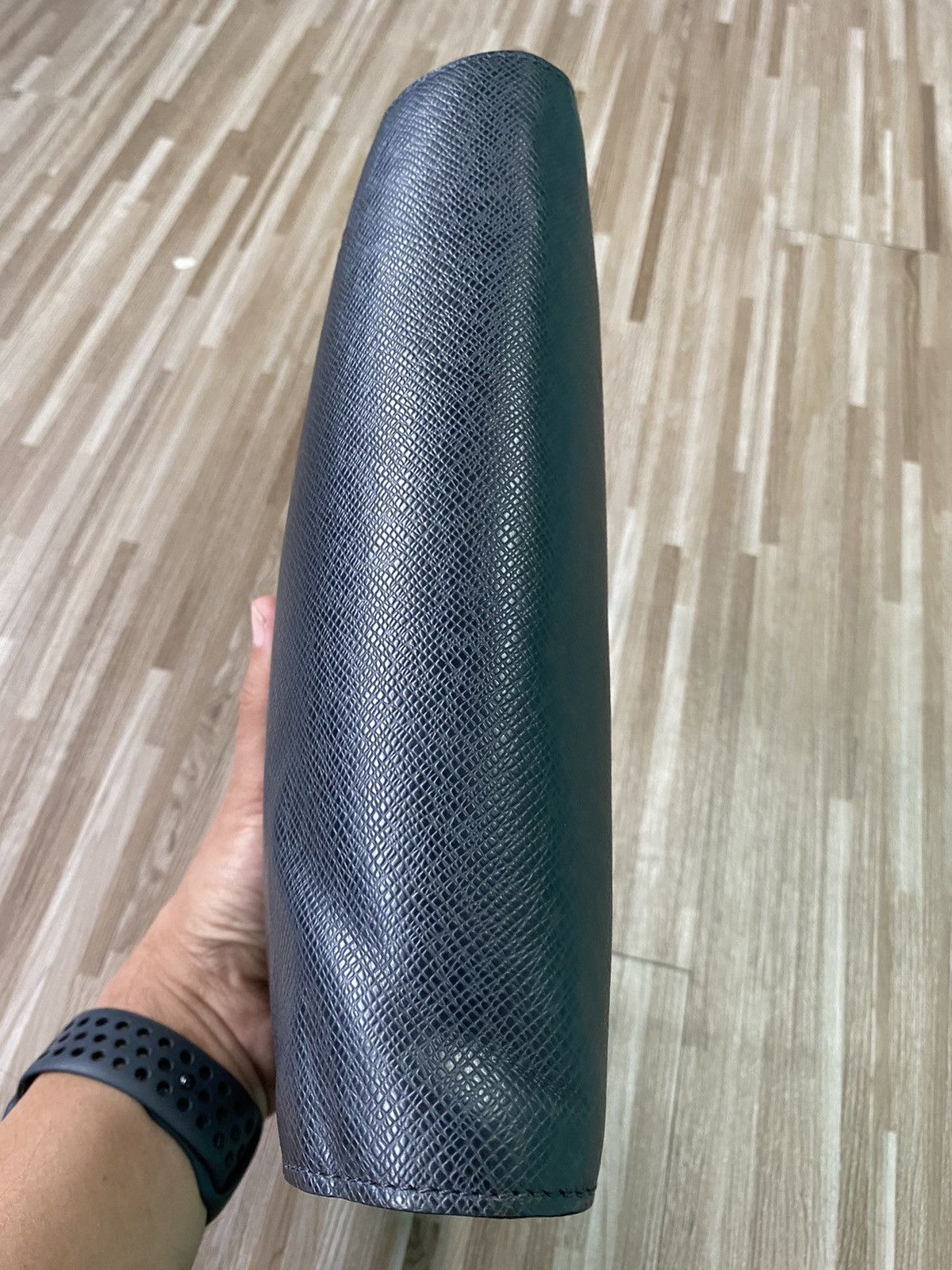 Louis Vuitton Authentic Louis Vuitton Black Taiga Clutch Size ONE SIZE - 6 Thumbnail