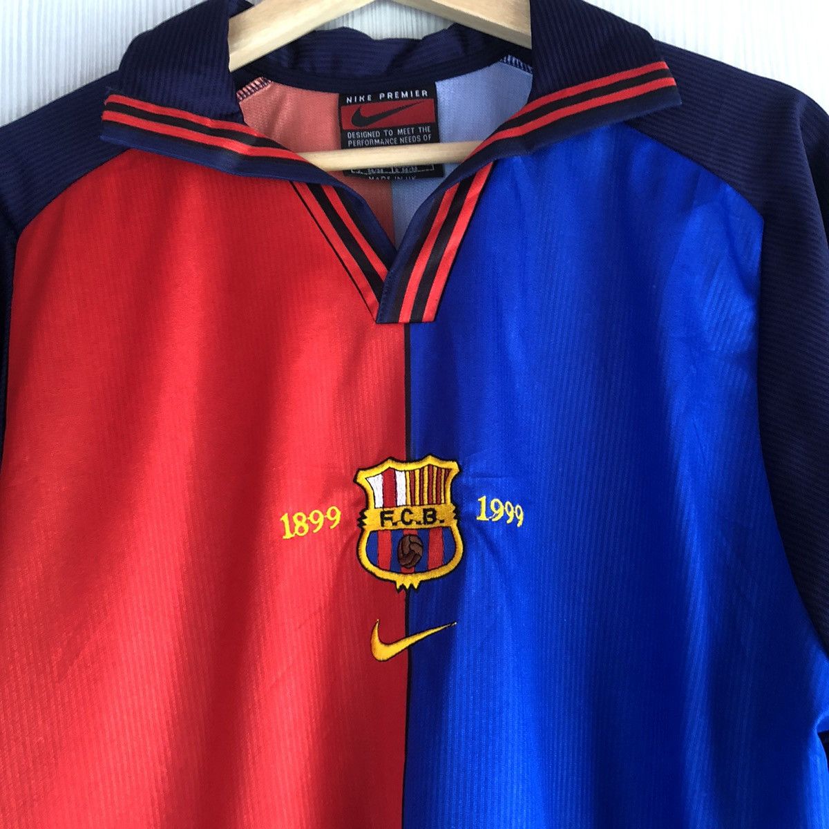 Vintage vintage fc barcelona home jersey Size US M / EU 48-50 / 2 - 3 Thumbnail