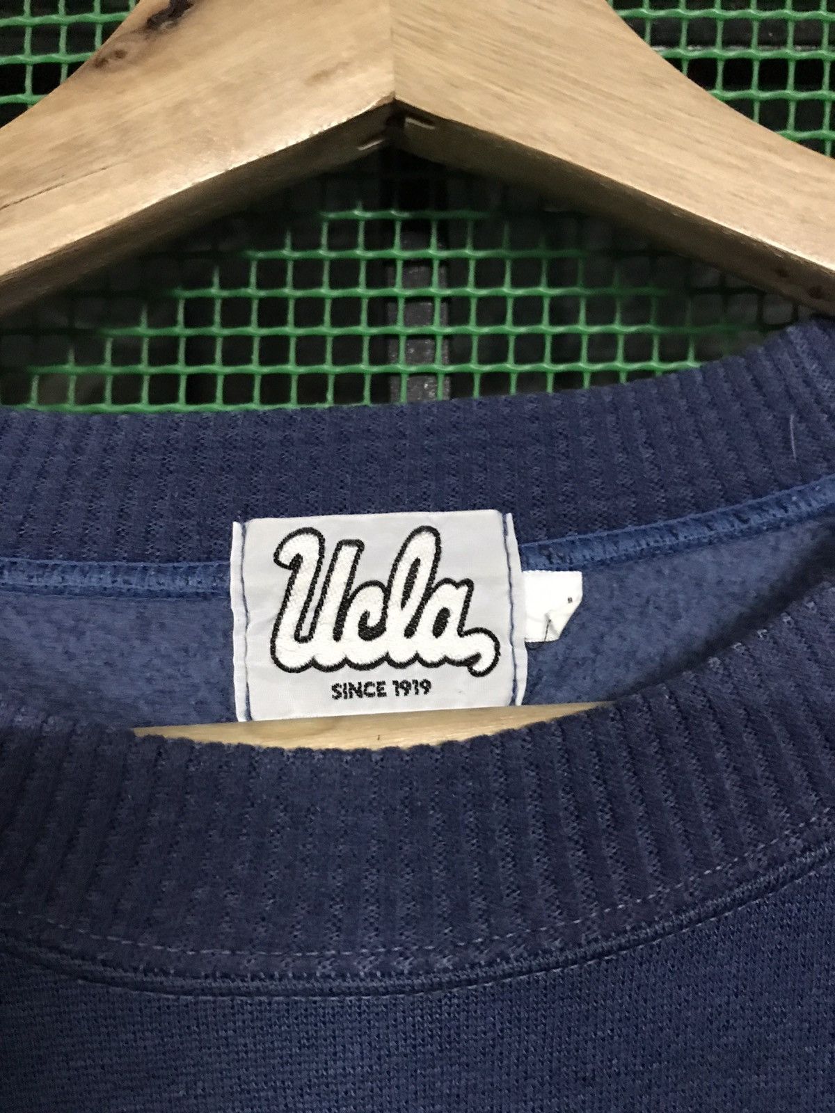 The Unbranded Brand Ucla Sweatshirt Small Logo Crewneck Pullover Size US L / EU 52-54 / 3 - 7 Thumbnail