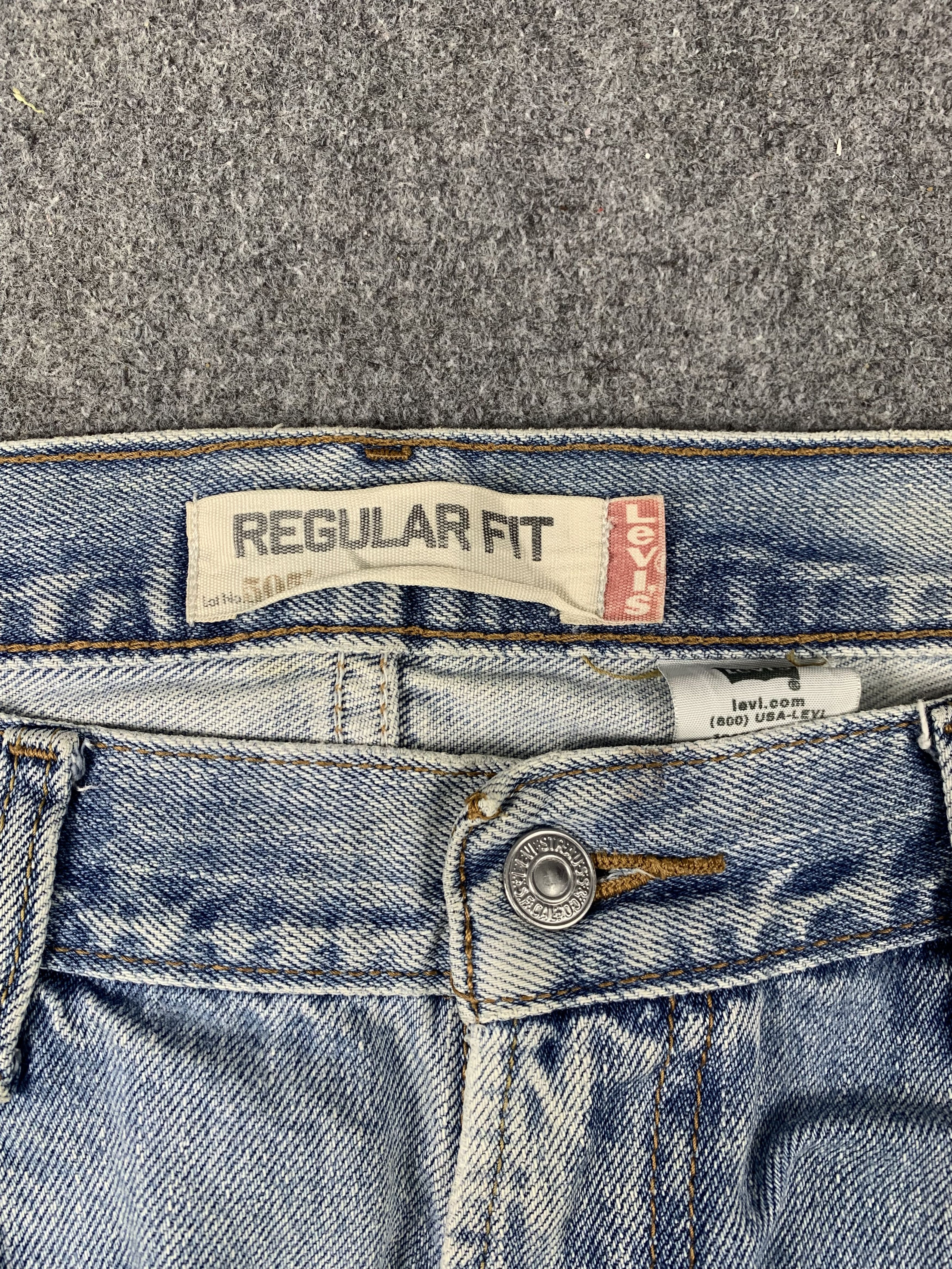 Levi's Vintage Levis 505 Light Washed Jeans DP2053 Size US 35 - 9 Thumbnail
