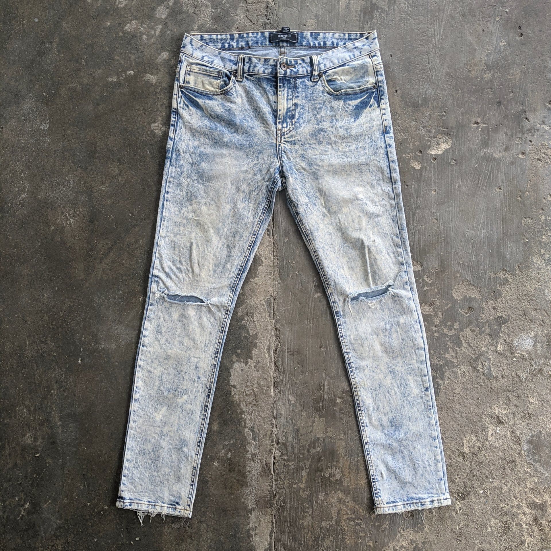 Japanese Brand Forever 21 Faded Distressed Five Pockets Trousers Jeans Size US 34 / EU 50 - 1 Thumbnail