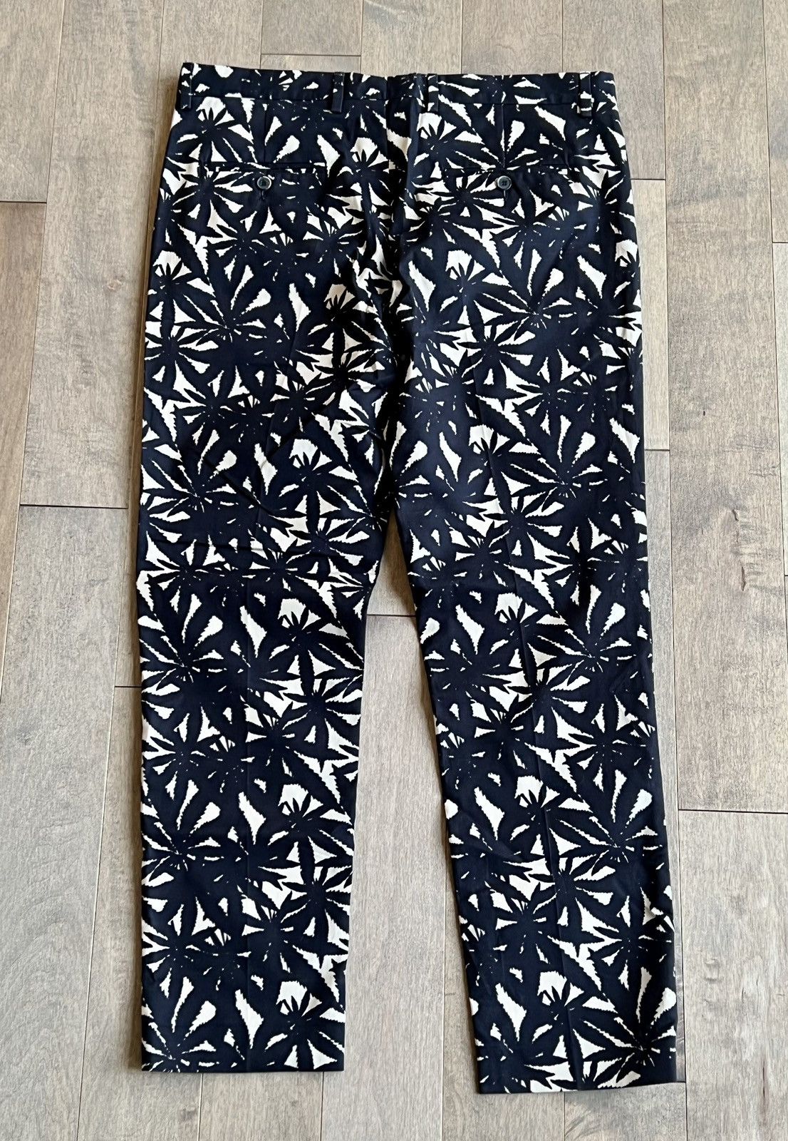 MSGM NEW MSGM TAN PANTS WITH BLACK LEAF PRINT BEIGE PANTS 52 / 36 Size US 36 / EU 52 - 2 Thumbnail