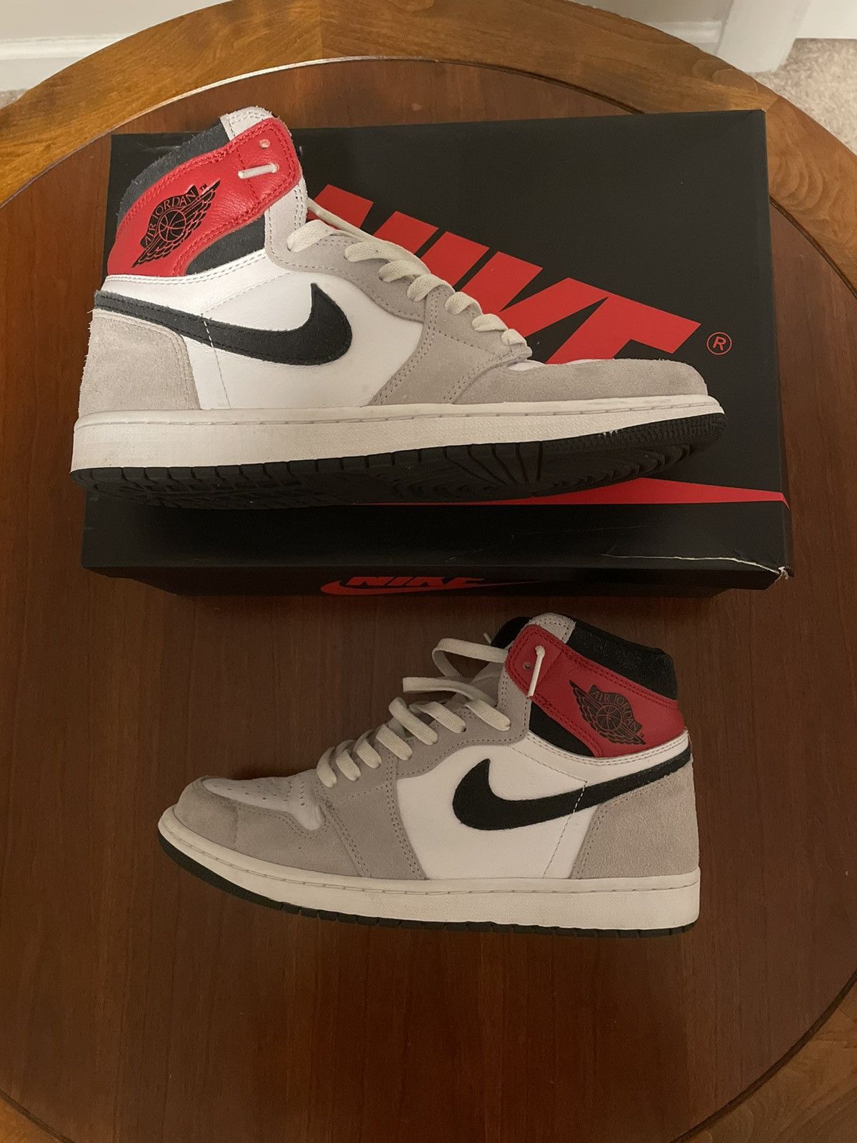 Jordan Brand Air Jordan 1 Retro High OG Smoke Grey Size US 10 / EU 43 - 1 Thumbnail