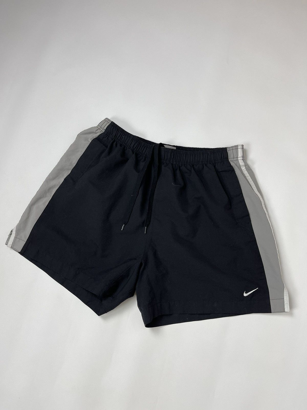 Nike Nike vintage y2k black grey striped shorts Size US 36 / EU 52 - 1 Thumbnail