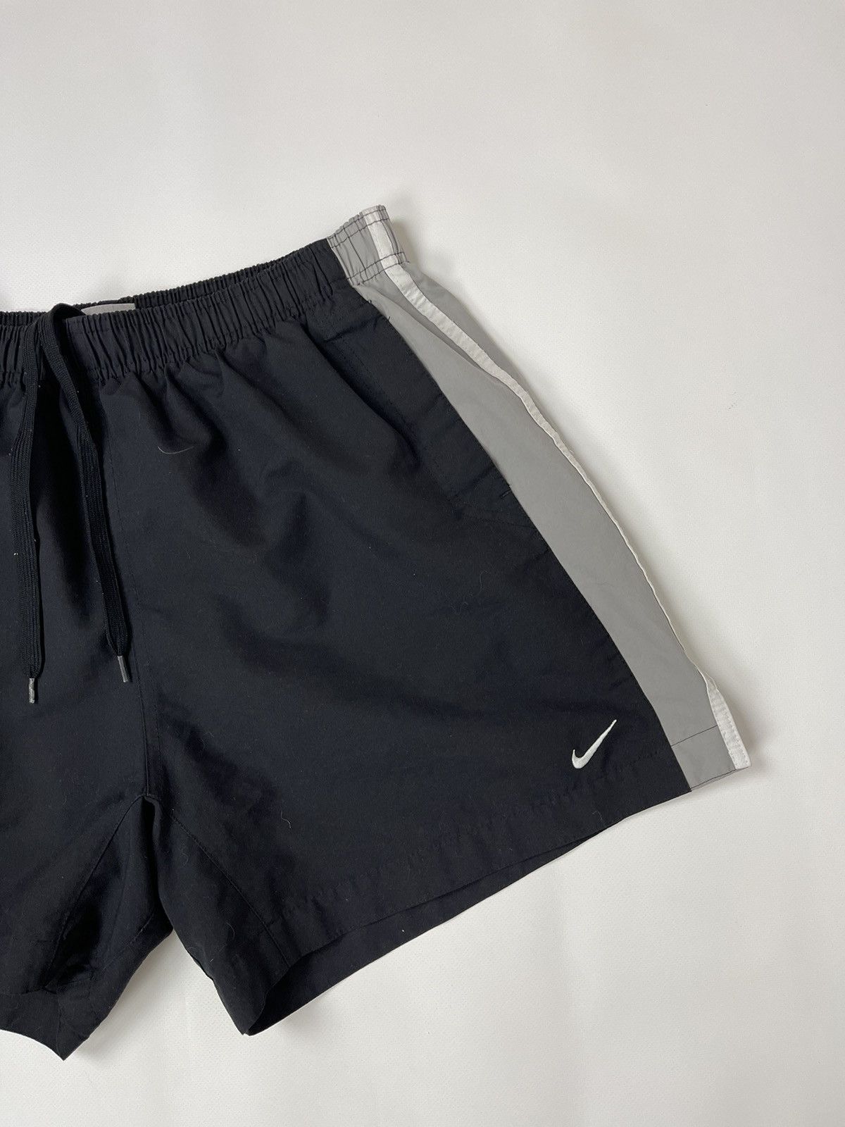 Nike Nike vintage y2k black grey striped shorts Size US 36 / EU 52 - 4 Thumbnail