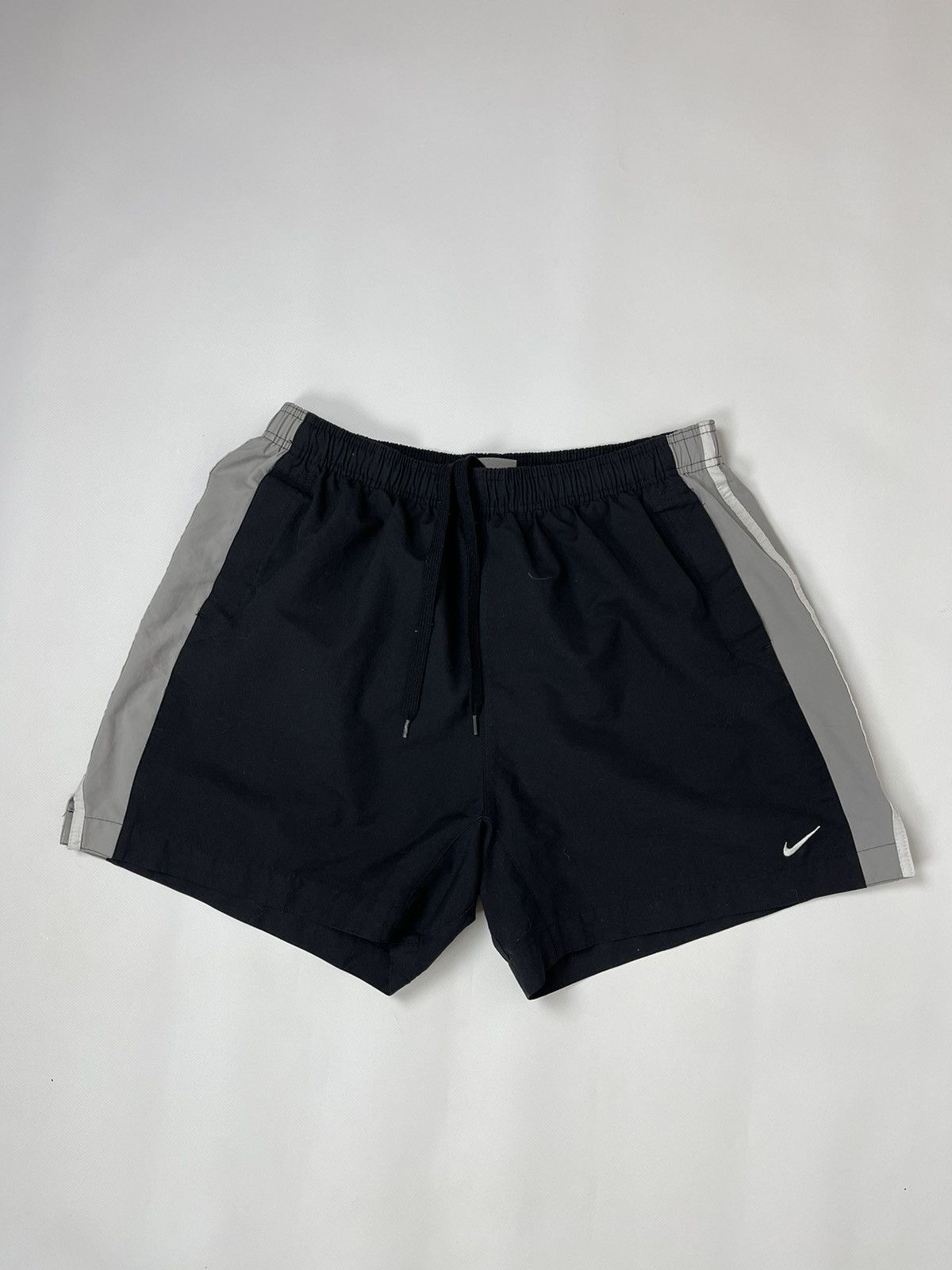 Nike Nike vintage y2k black grey striped shorts Size US 36 / EU 52 - 2 Thumbnail