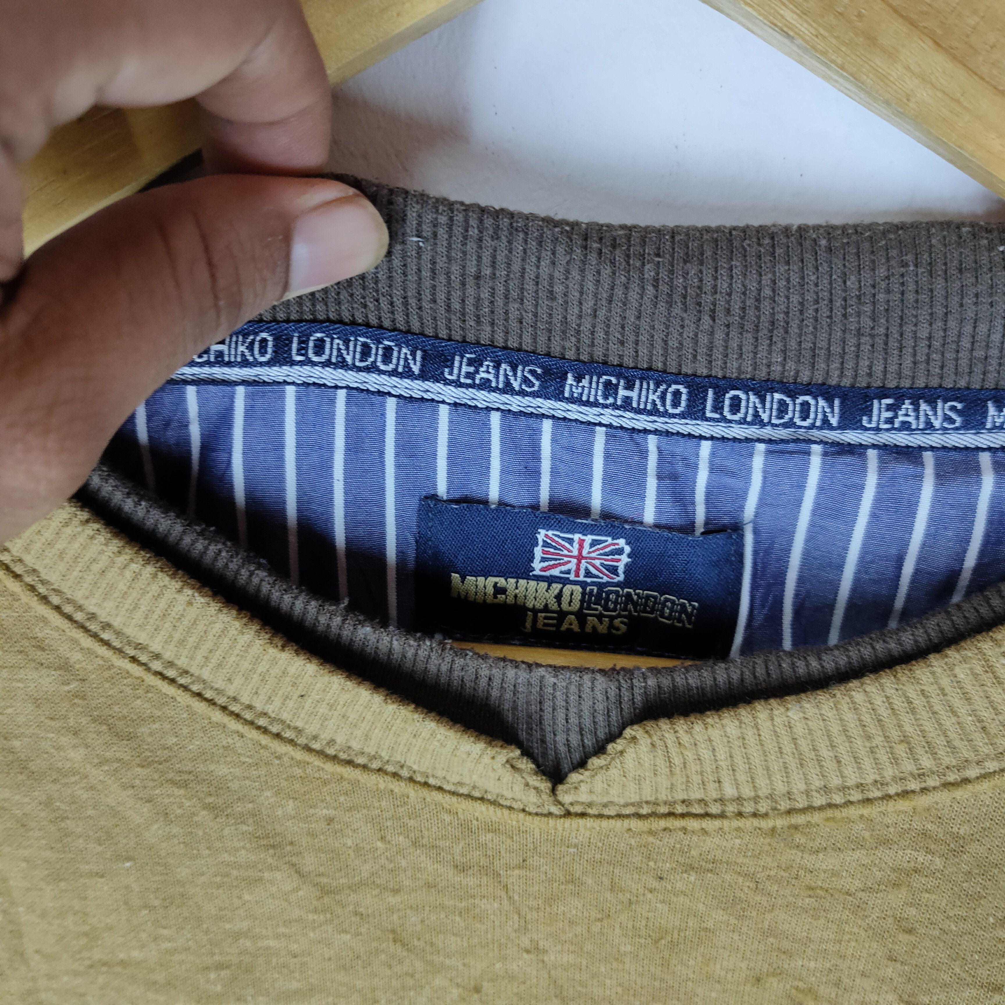 Michiko Koshino London MICHIKO LONDON JEANS Small Embroidery Sweatshirt Size US L / EU 52-54 / 3 - 3 Thumbnail