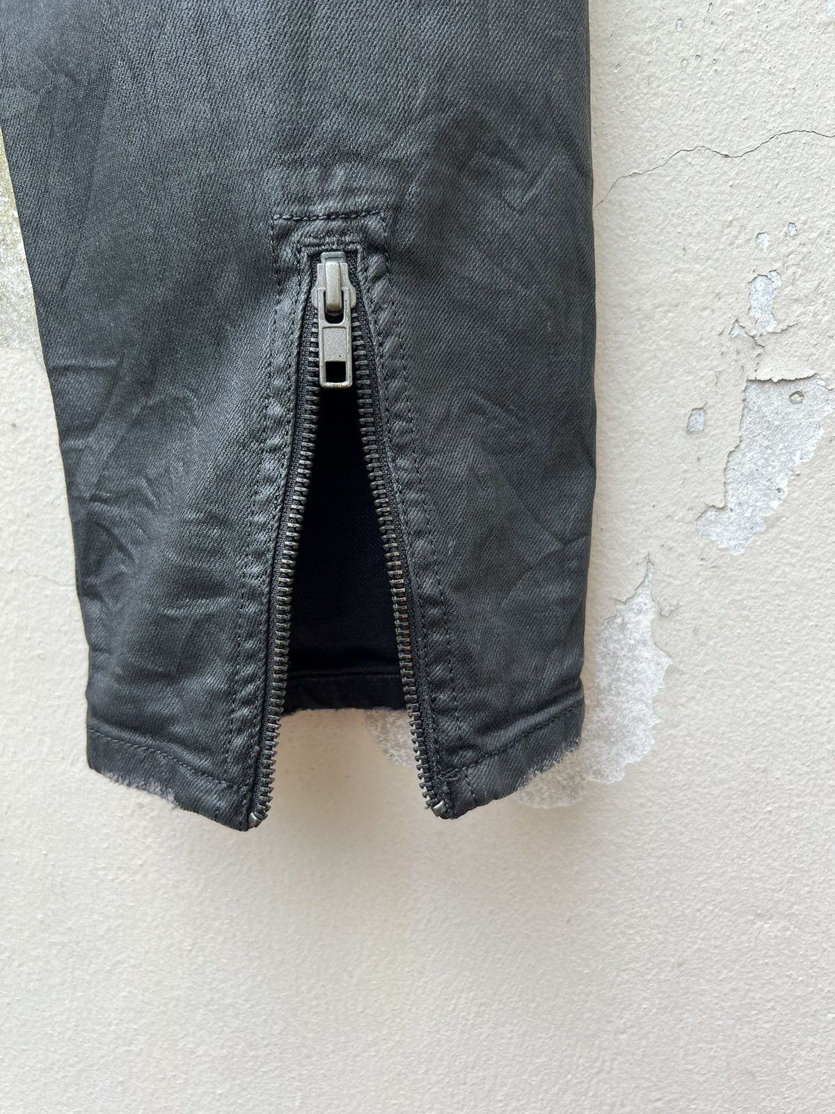 Diesel Vintage Diesel Italy Coated Wax Stretch Denim Cropped Jeans Size US 33 - 20 Thumbnail