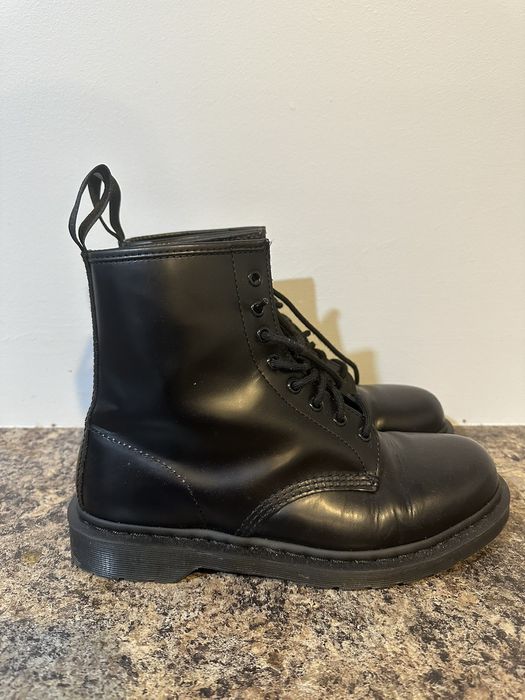 dr martens monochrome 1460
