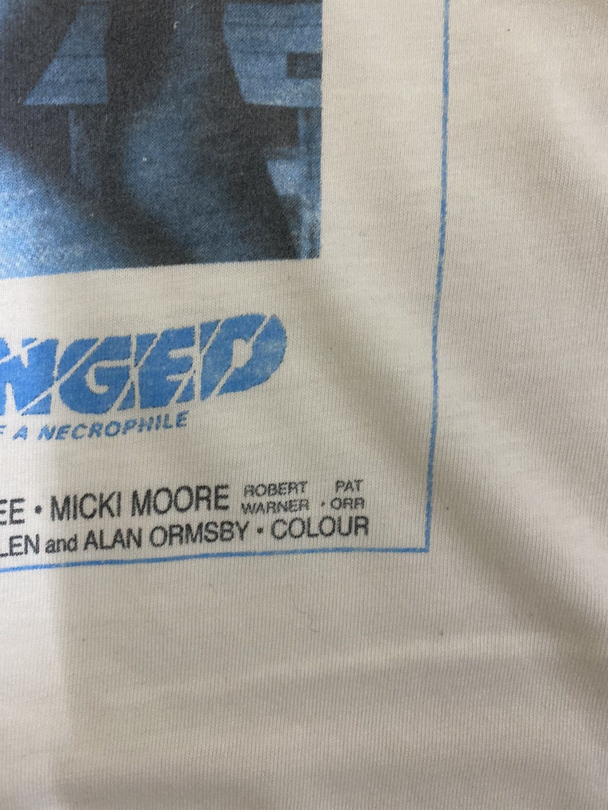 Vintage vintage 90s DERANGED ed gein based true story promo t-shirts Size US L / EU 52-54 / 3 - 6 Thumbnail