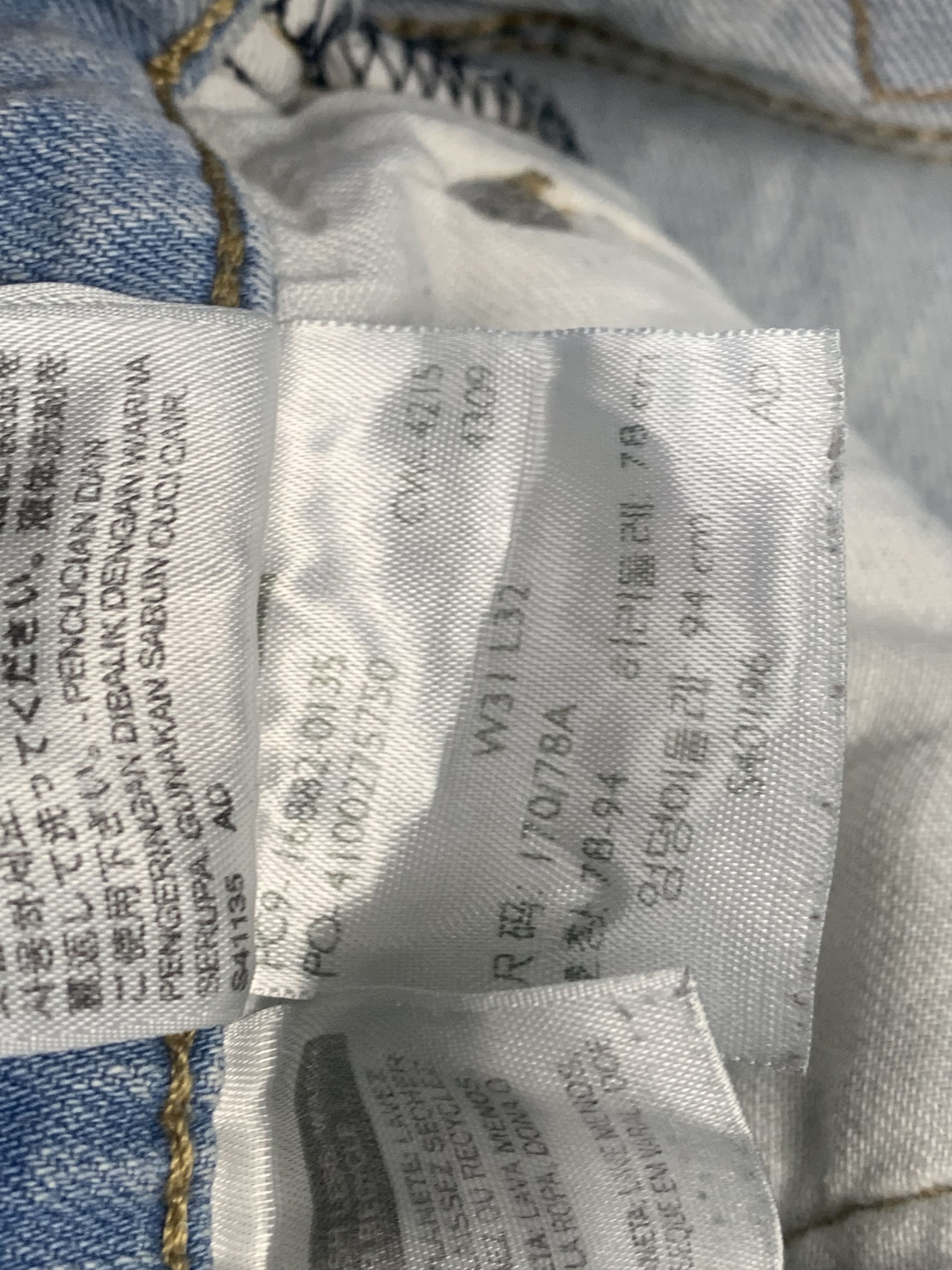 Levi's Vintage Levis Light Wash Jeans DP2062 Size US 31 - 8 Thumbnail
