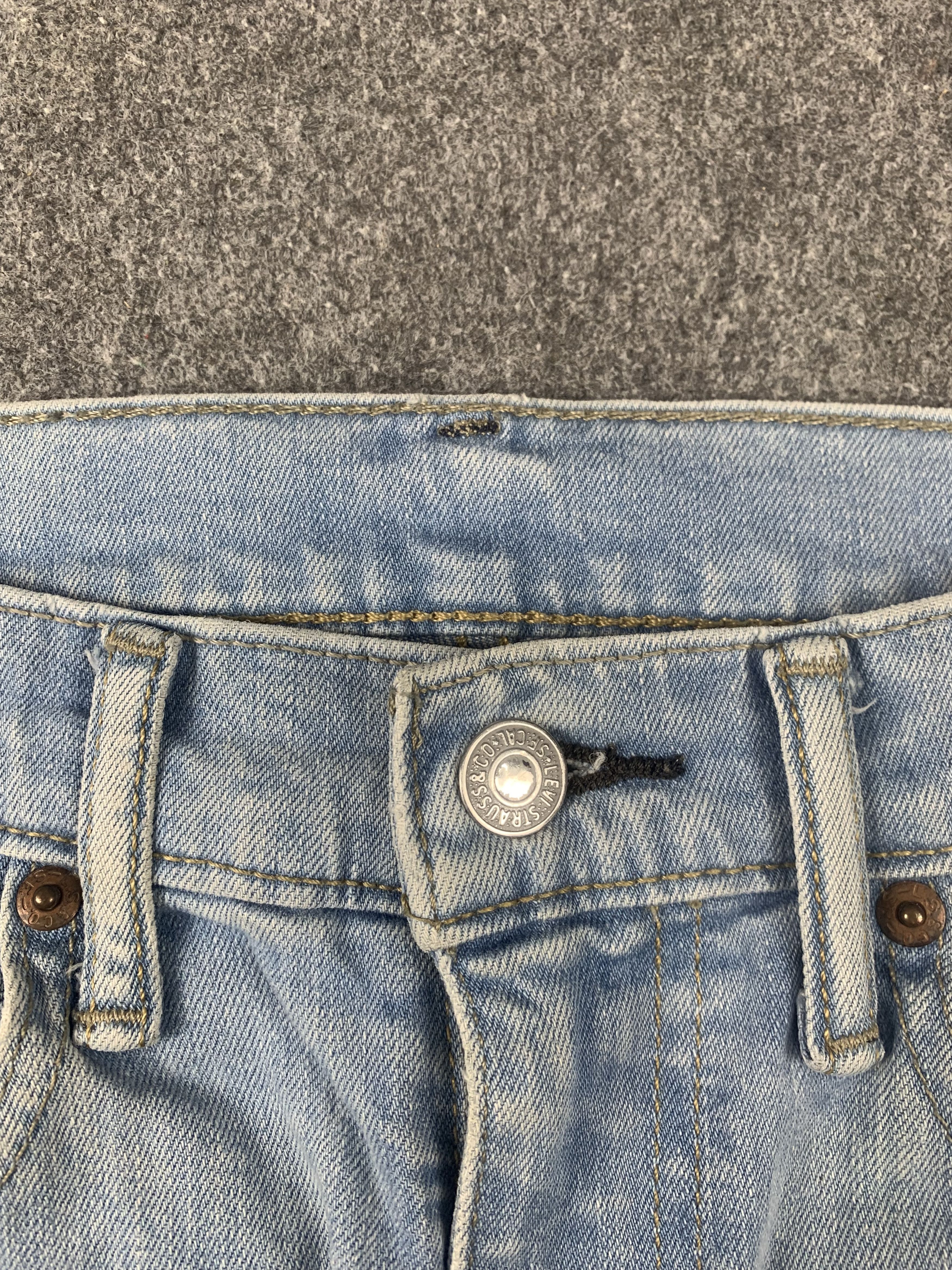 Levi's Vintage Levis Light Wash Jeans DP2062 Size US 31 - 10 Thumbnail