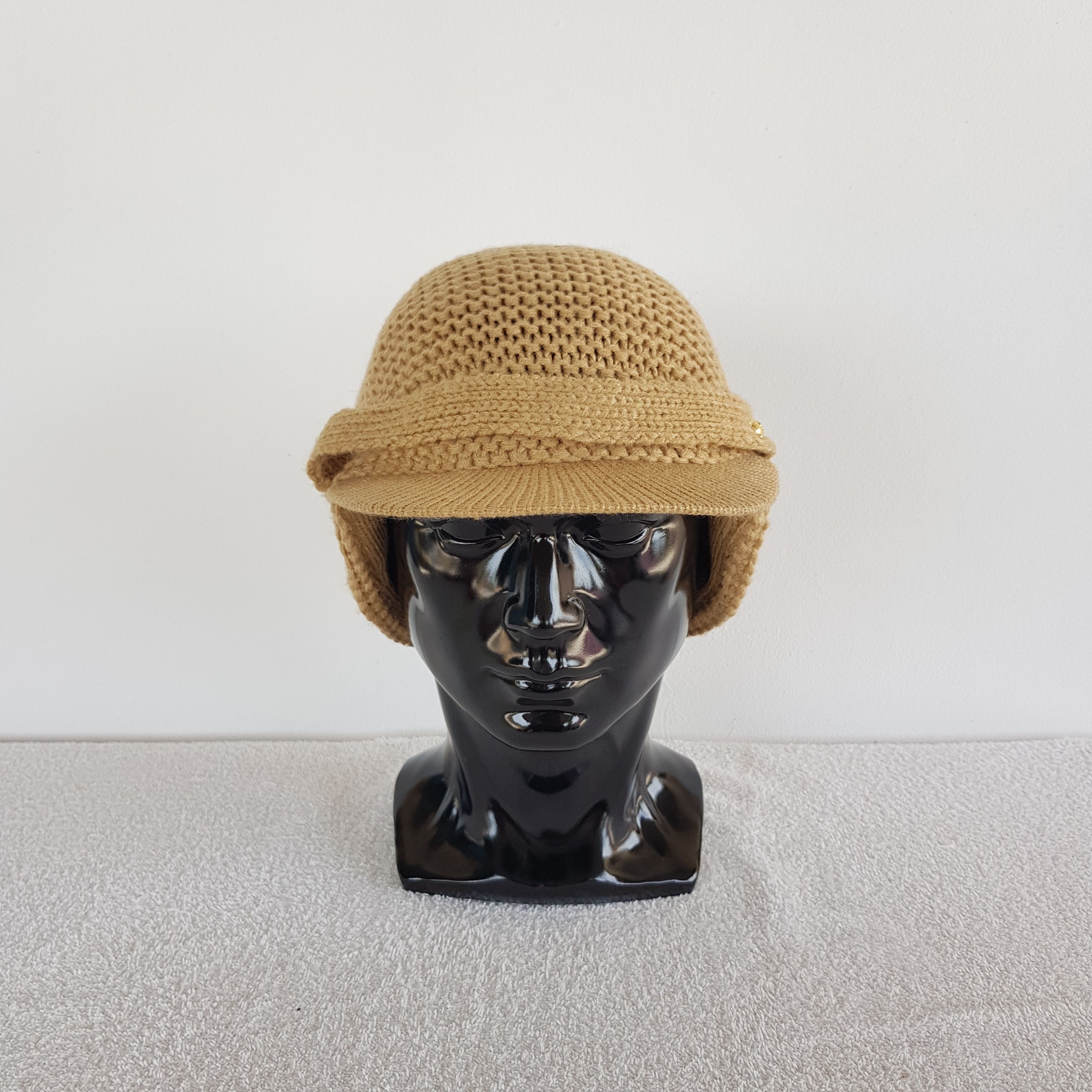 Disney × Vintage Vintage Disney Resort Beanie Snow Cap Crochet Hats Size ONE SIZE - 2 Thumbnail