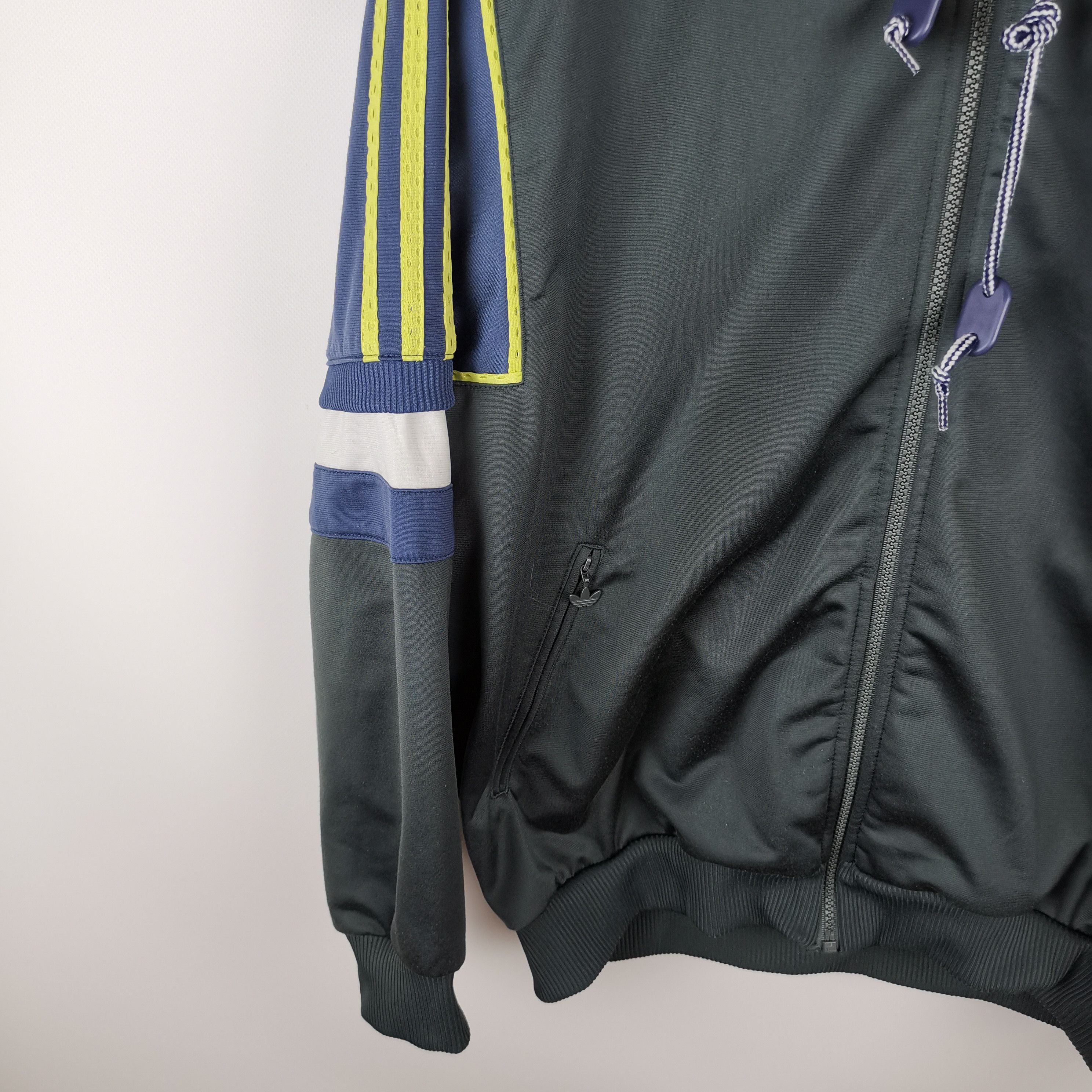 Adidas Adidas vintage 90s 3 stripes track top hooded jacket Size US L / EU 52-54 / 3 - 4 Thumbnail