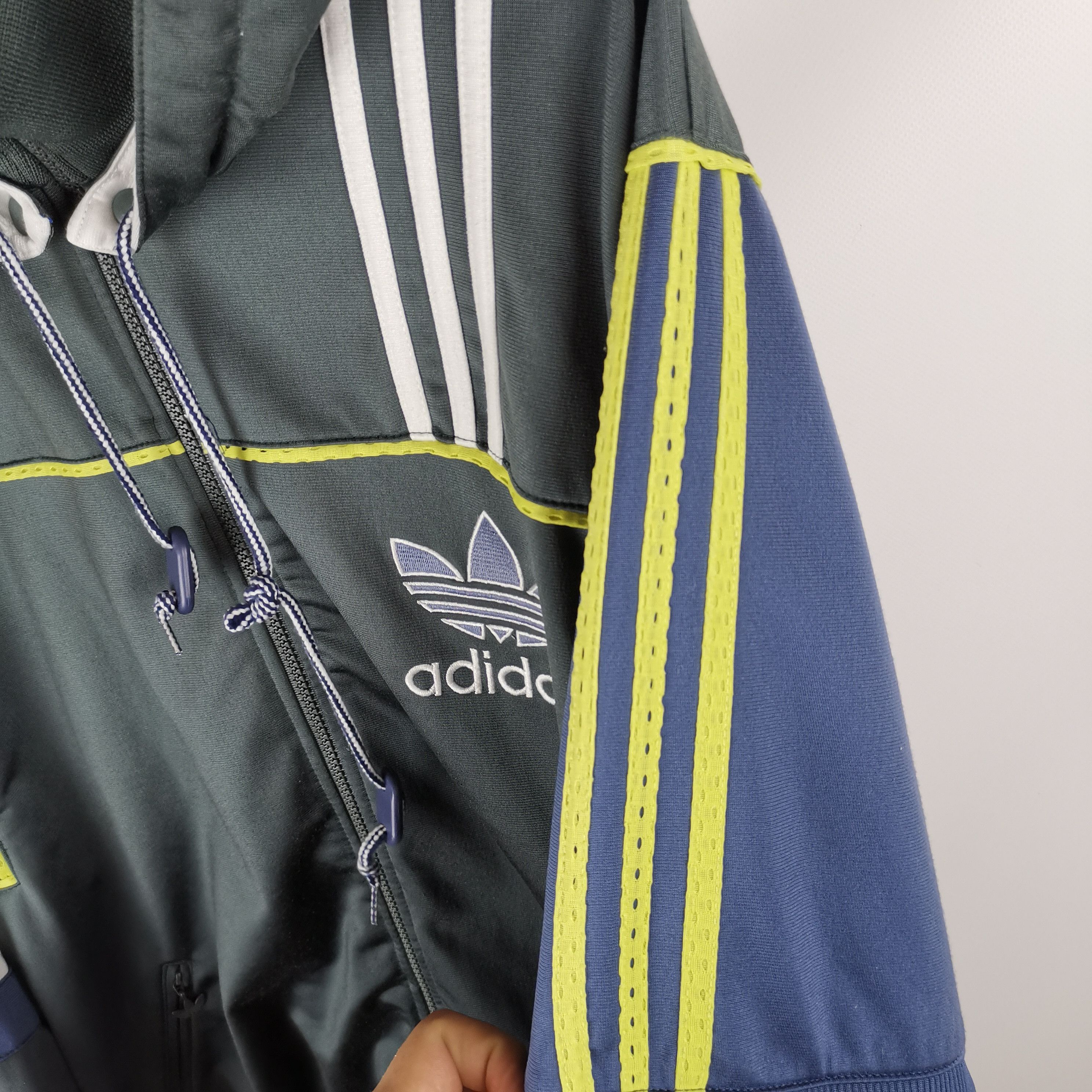 Adidas Adidas vintage 90s 3 stripes track top hooded jacket Size US L / EU 52-54 / 3 - 9 Thumbnail