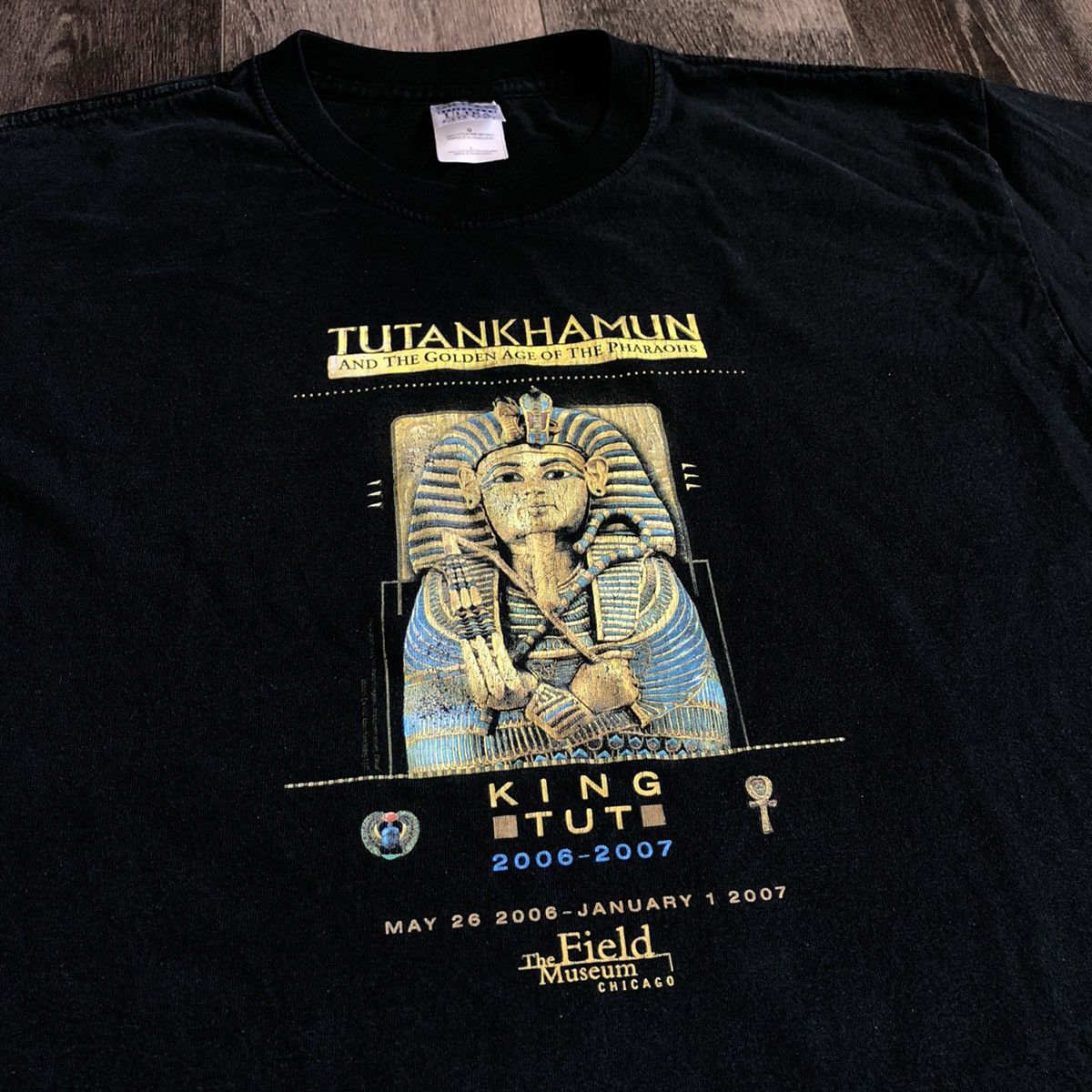 Vintage Vintage 2000s King Tut Tutankhamun Golden Pharaoh Museum Tee Size US L / EU 52-54 / 3 - 1 Thumbnail