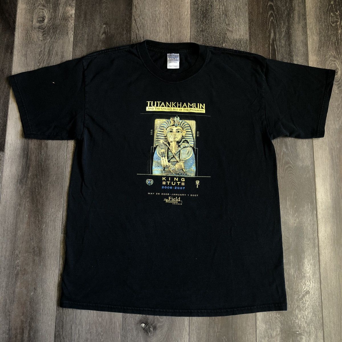 Vintage Vintage 2000s King Tut Tutankhamun Golden Pharaoh Museum Tee Size US L / EU 52-54 / 3 - 2 Thumbnail