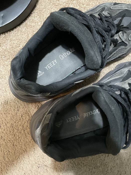 yeezy 700 v2 vanta black