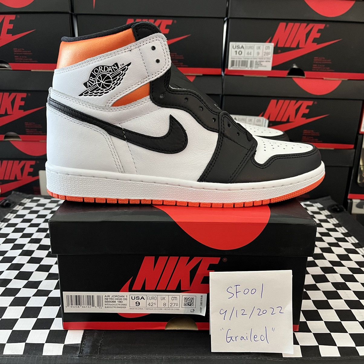 Jordan Brand Air Jordan 1 Retro High OG Electro Orange Size 9 Size US 9 / EU 42 - 1 Thumbnail