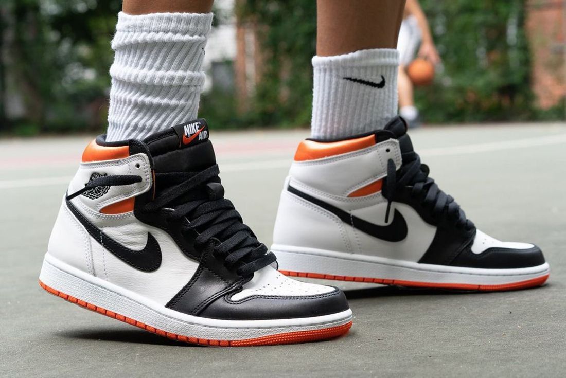 Jordan Brand Air Jordan 1 Retro High OG Electro Orange Size 9 Size US 9 / EU 42 - 24 Thumbnail