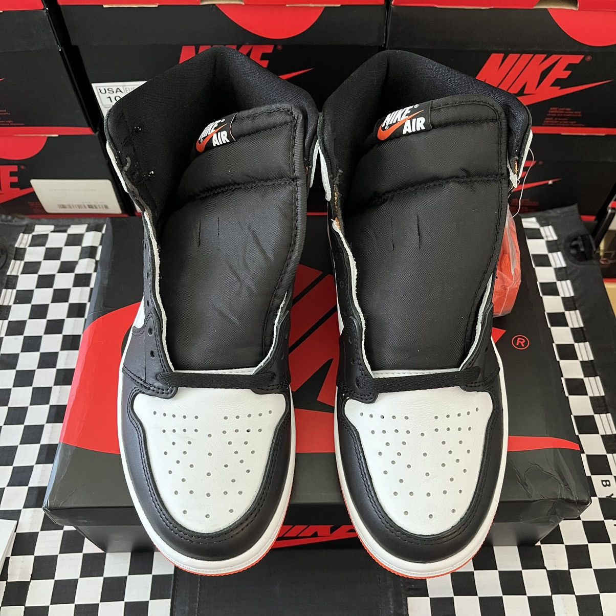Jordan Brand Air Jordan 1 Retro High OG Electro Orange Size 9 Size US 9 / EU 42 - 8 Thumbnail