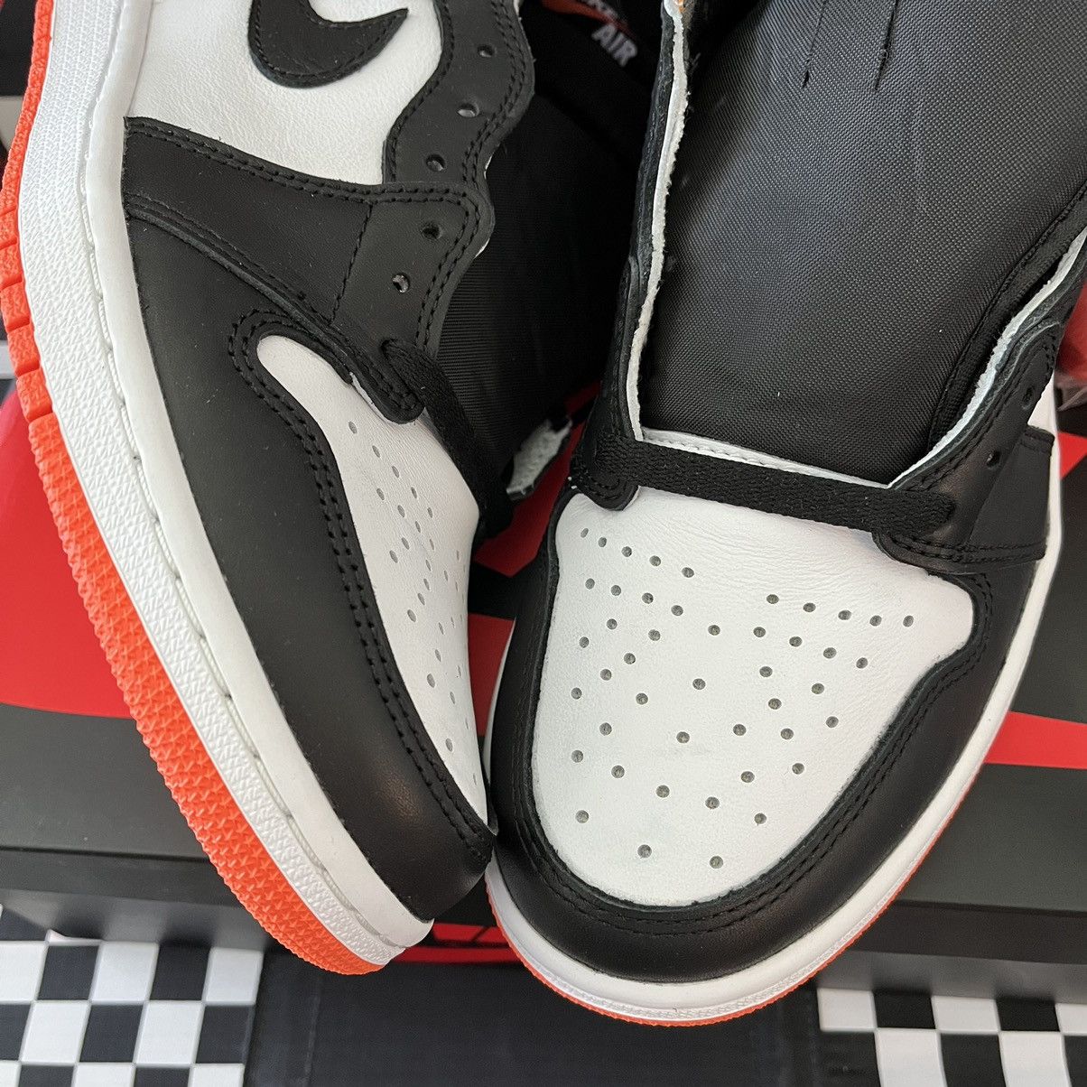 Jordan Brand Air Jordan 1 Retro High OG Electro Orange Size 9 Size US 9 / EU 42 - 7 Thumbnail