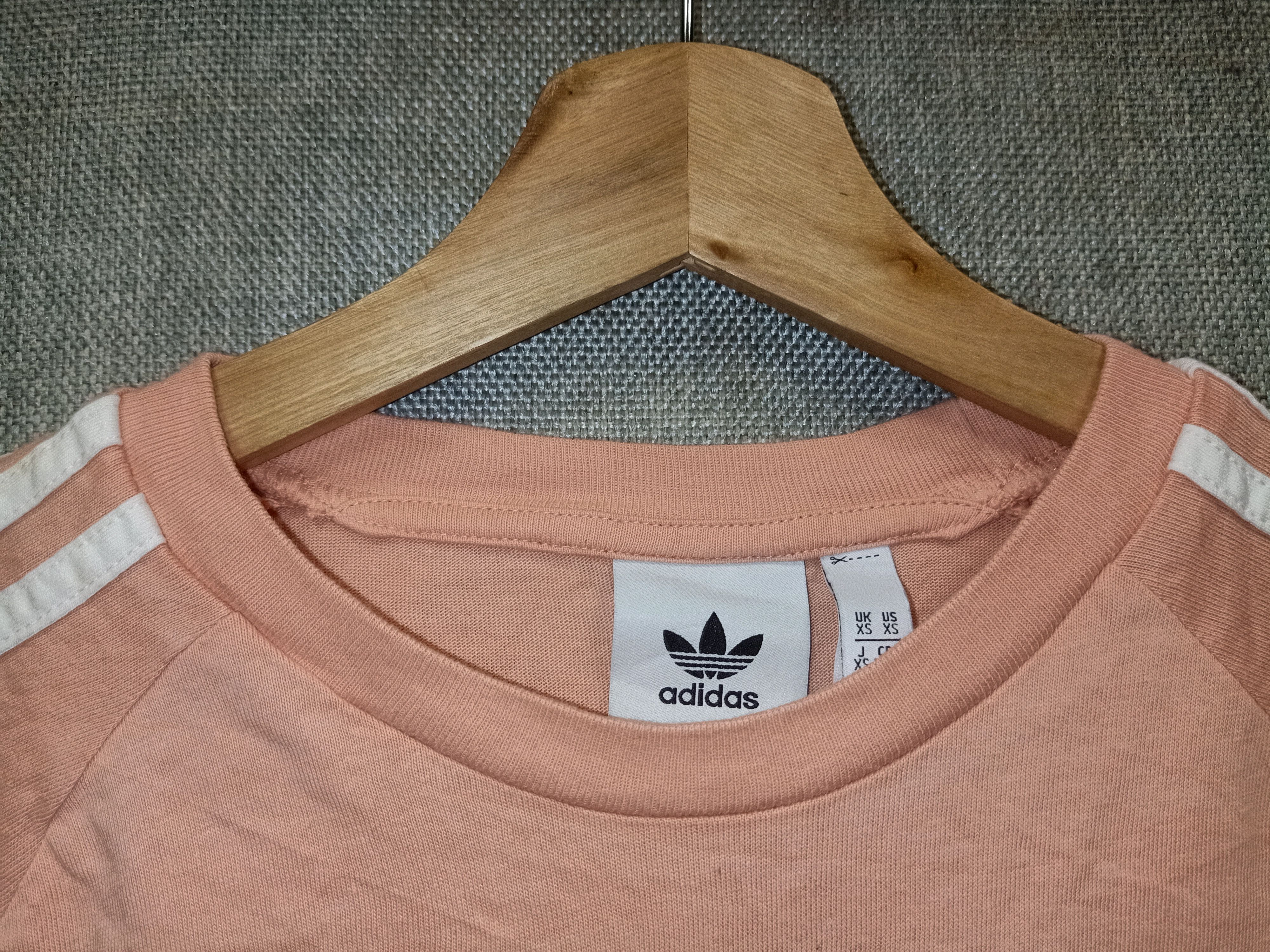 T shirt adidas small logo embroidery