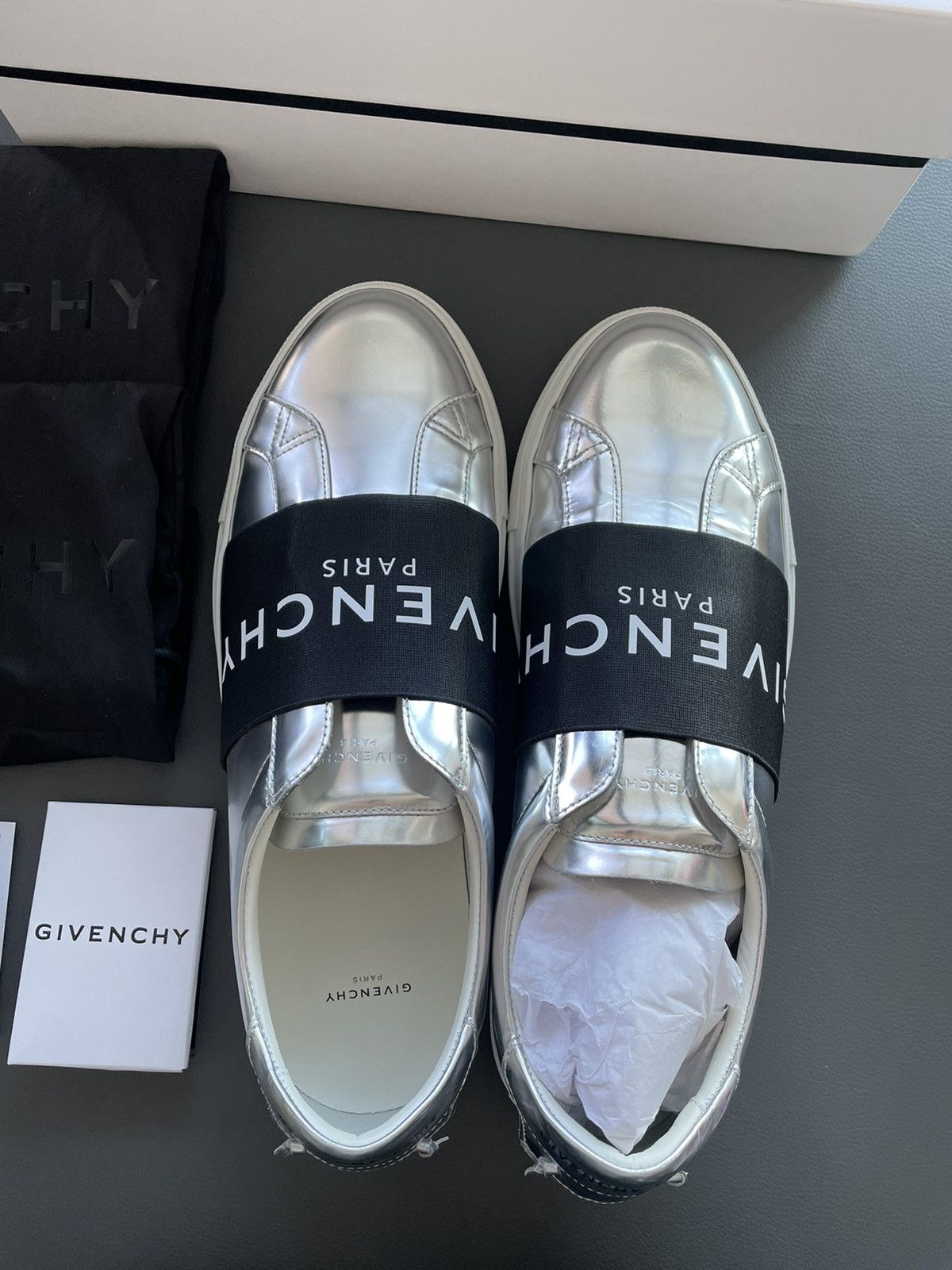 Runway Limited Edition Brand NEW Logo Calf Leather Loafer
