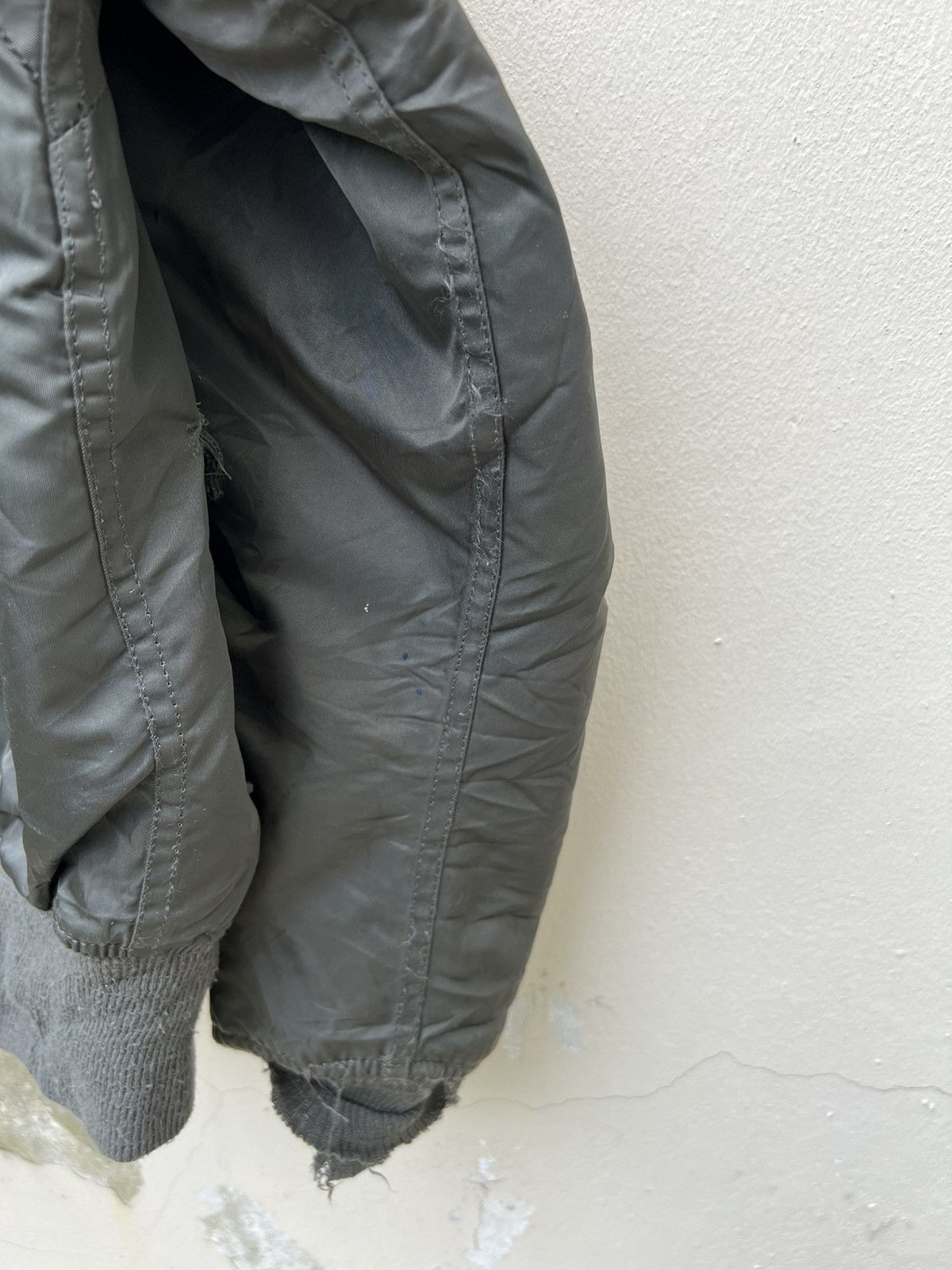 Alpha Industries × Vintage VTG 90s Alpha Industries Rips Paints Trashed CWU-45/P Jacket Size US M / EU 48-50 / 2 - 15 Thumbnail