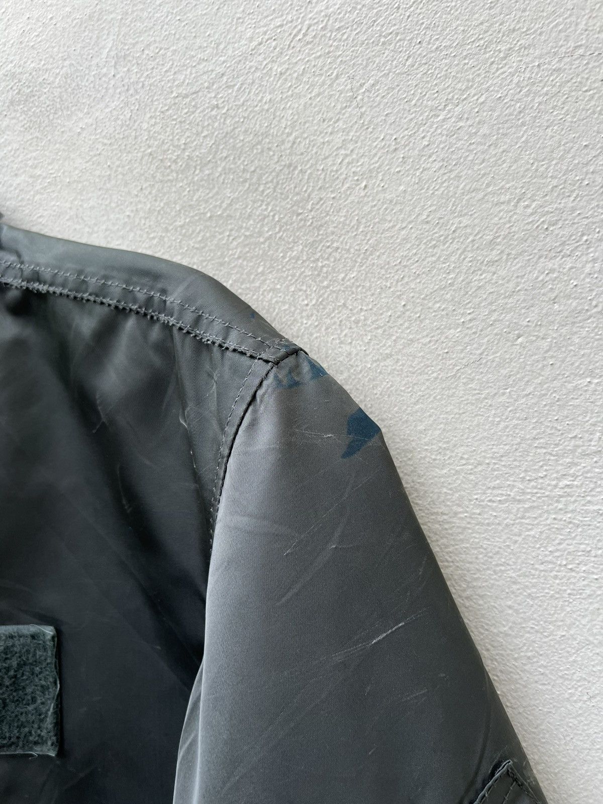 Alpha Industries × Vintage VTG 90s Alpha Industries Rips Paints Trashed CWU-45/P Jacket Size US M / EU 48-50 / 2 - 3 Thumbnail