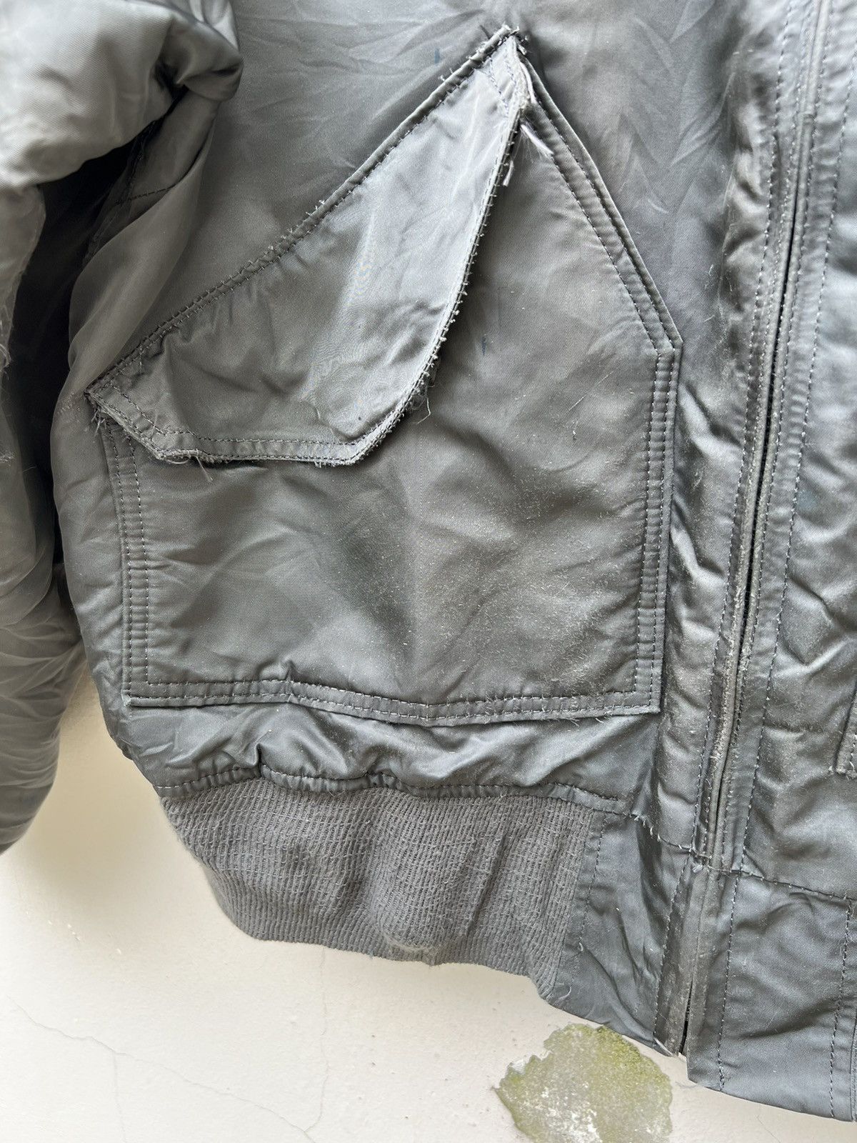 Alpha Industries × Vintage VTG 90s Alpha Industries Rips Paints Trashed CWU-45/P Jacket Size US M / EU 48-50 / 2 - 5 Thumbnail