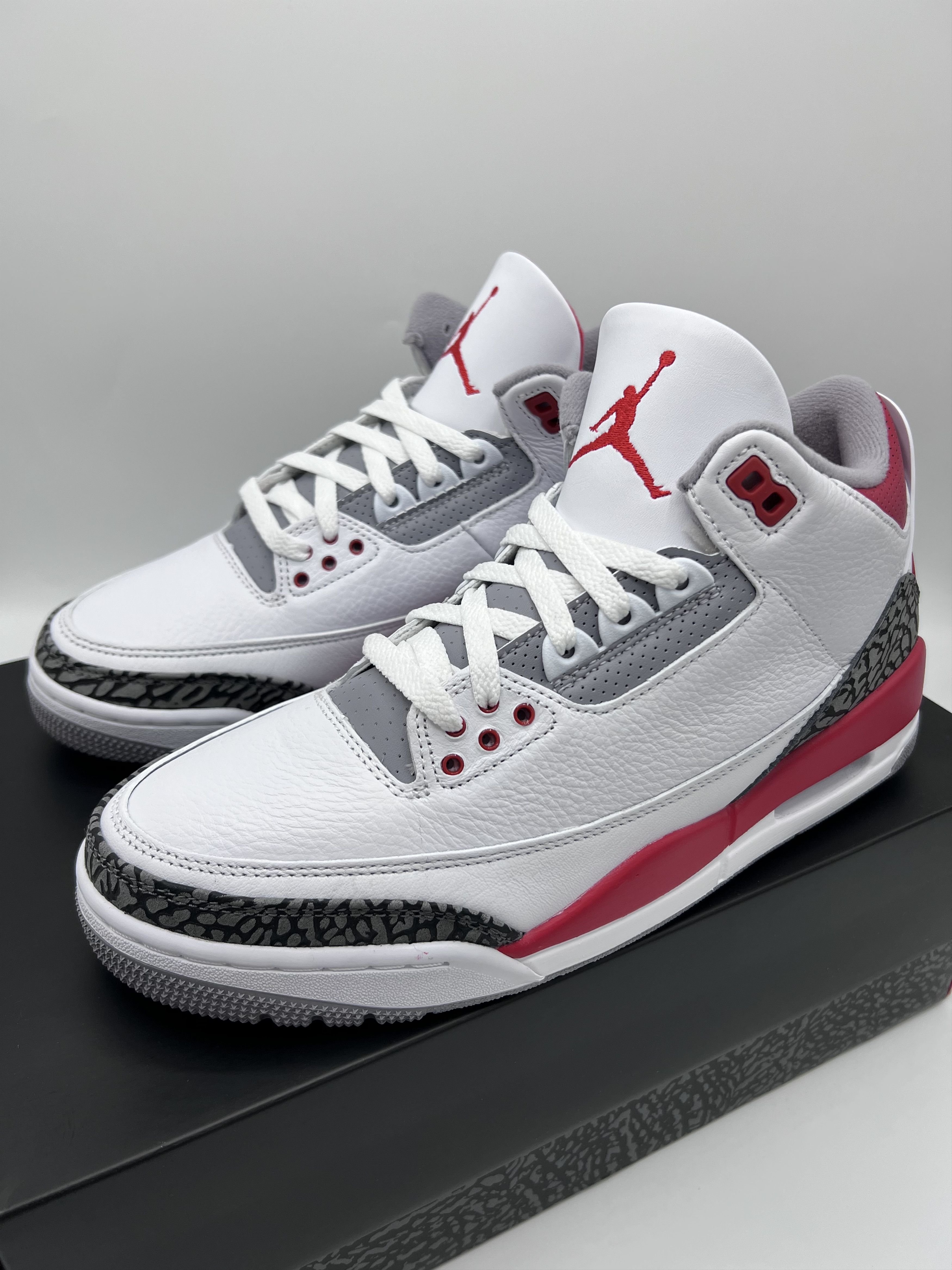 Jordan Brand Jordan 3 Retro Fire Red (2022) Size US 4.5 / IT 34.5 - 1 Thumbnail