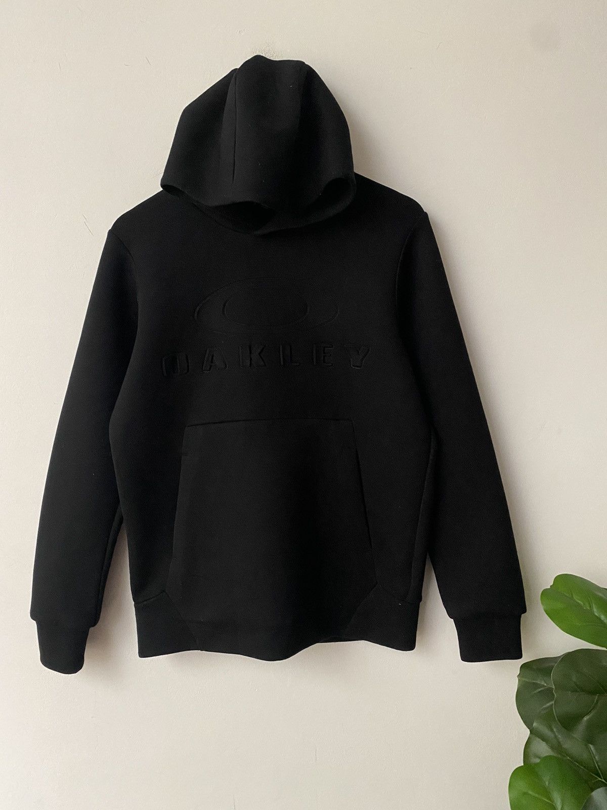 Oakley Rare OAKLEY PERFORMANCE FIT black logo hoodie nice design Size US M / EU 48-50 / 2 - 2 Thumbnail