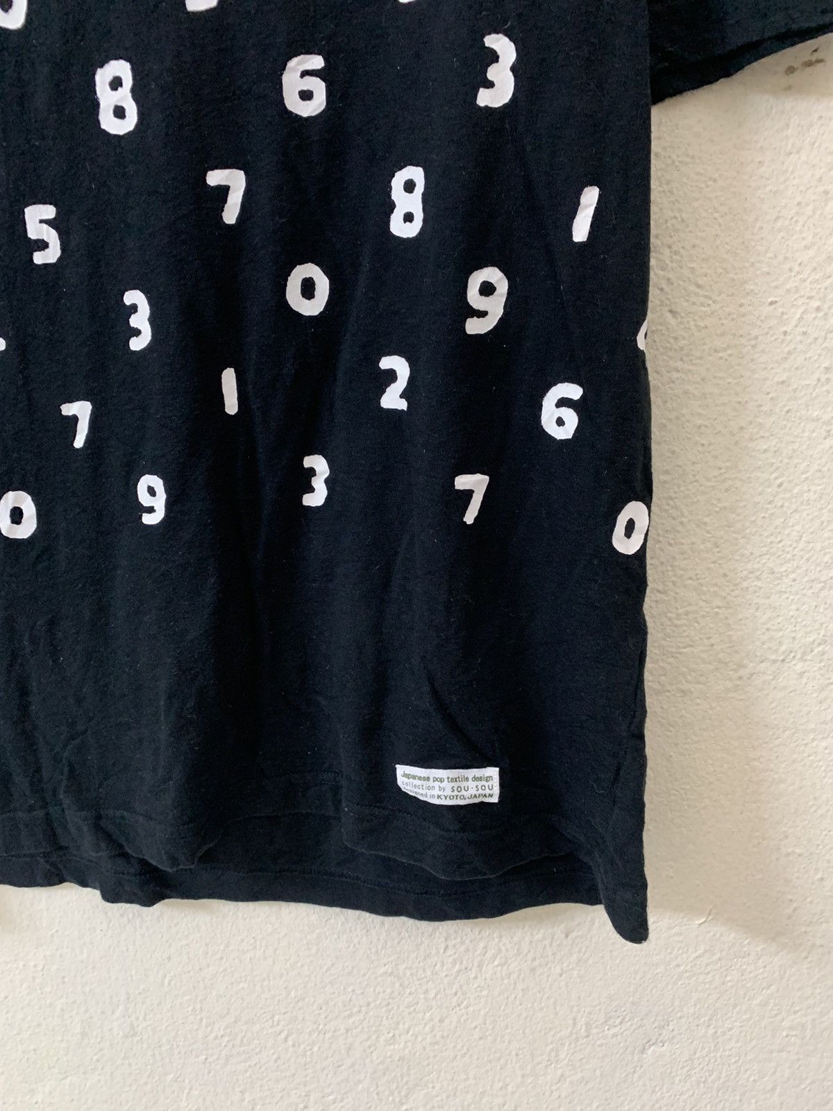 Uniqlo Uniqlo Sou Sou Number Design Tee Size US M / EU 48-50 / 2 - 2 Thumbnail