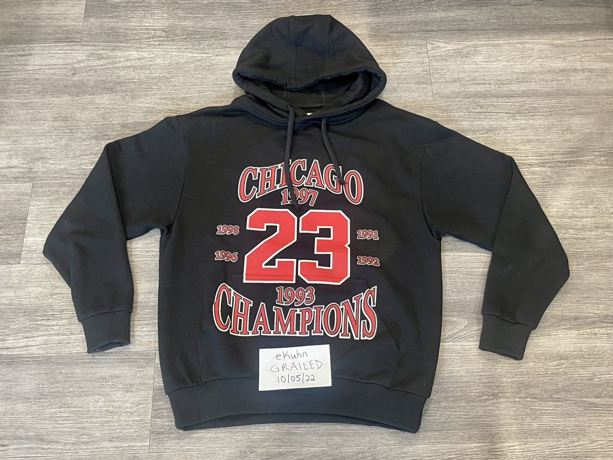 Ih Nom Uh Nit Ih Nom Uh Nit Chicago Bulls Jordan #23 Championship Hoodie Size US S / EU 44-46 / 1 - 5 Thumbnail