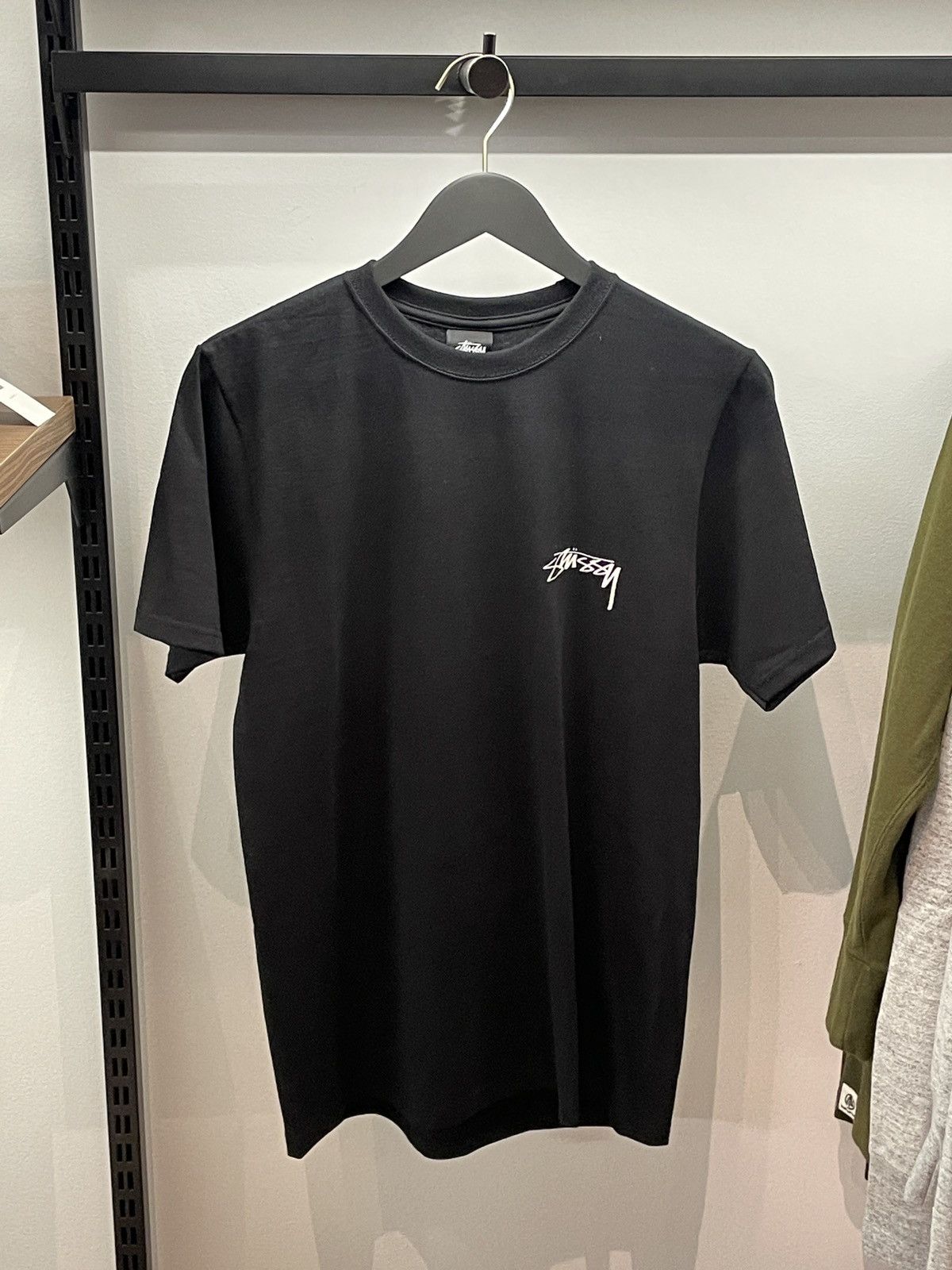 Tシャツ・カットソー Stussy Modern Leaders T-Shirt Black 796426_01.jpg.jpeg?width=750