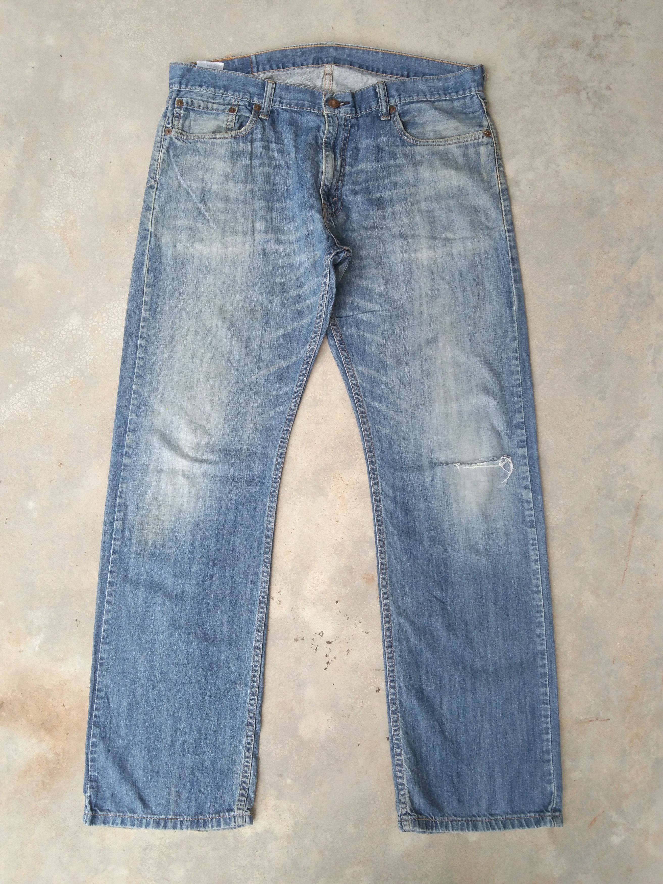 Jean × Levi's × Vintage Vintage Levis 505 Straight Leg Distressed Jeans 36x32 Size US 36 / EU 52 - 1 Thumbnail