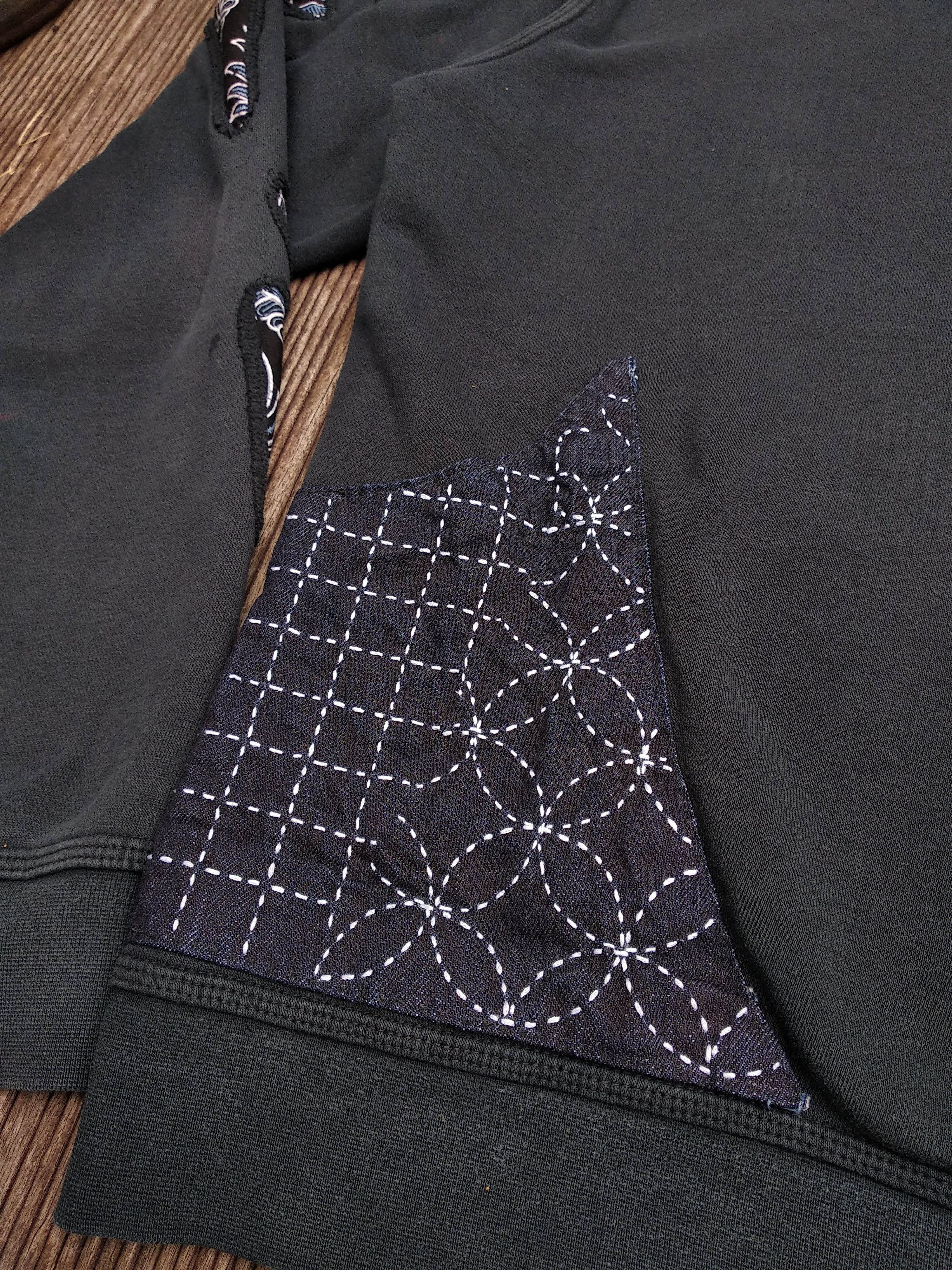 Nike Nike Small Swoosh Hoodie Custom Japanese Sashiko Size US L / EU 52-54 / 3 - 8 Thumbnail