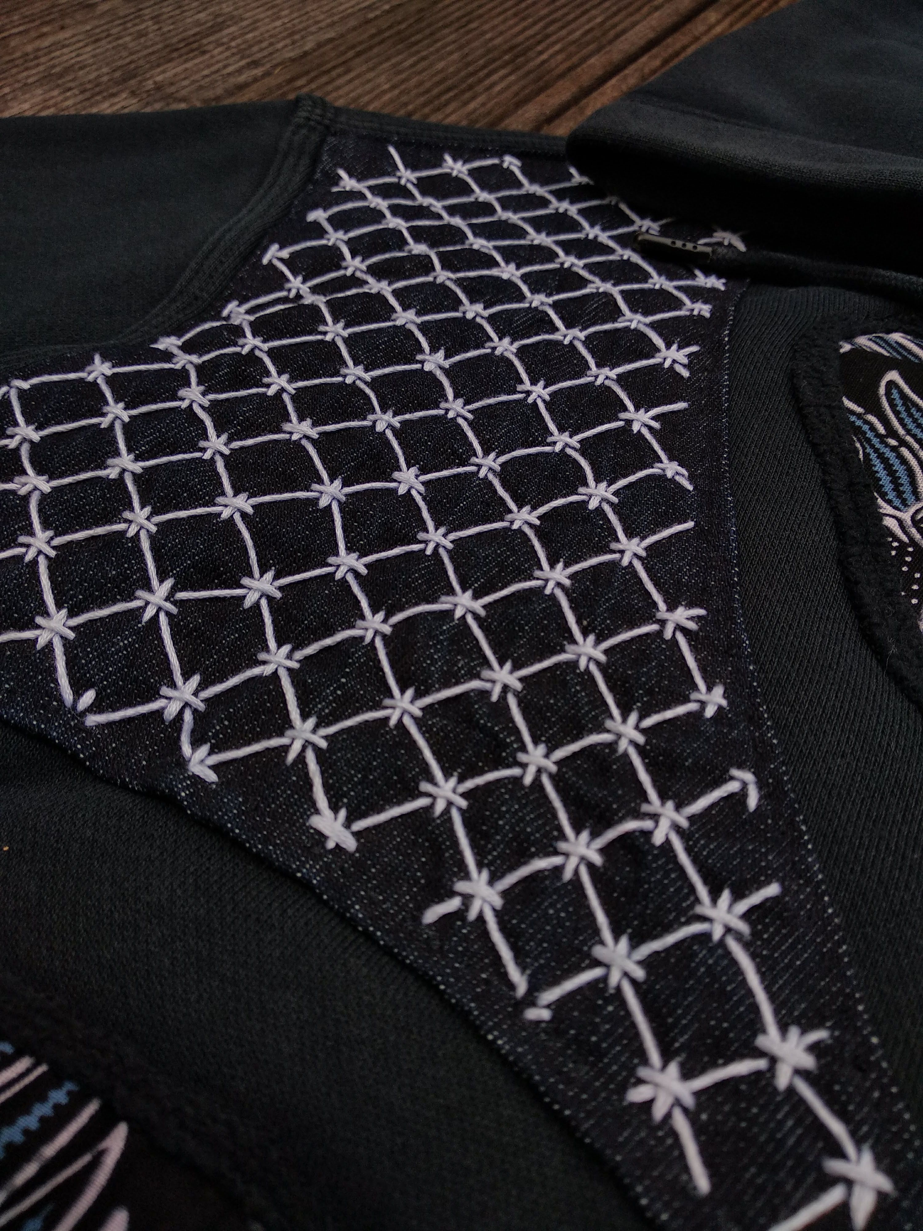 Nike Nike Small Swoosh Hoodie Custom Japanese Sashiko Size US L / EU 52-54 / 3 - 4 Thumbnail
