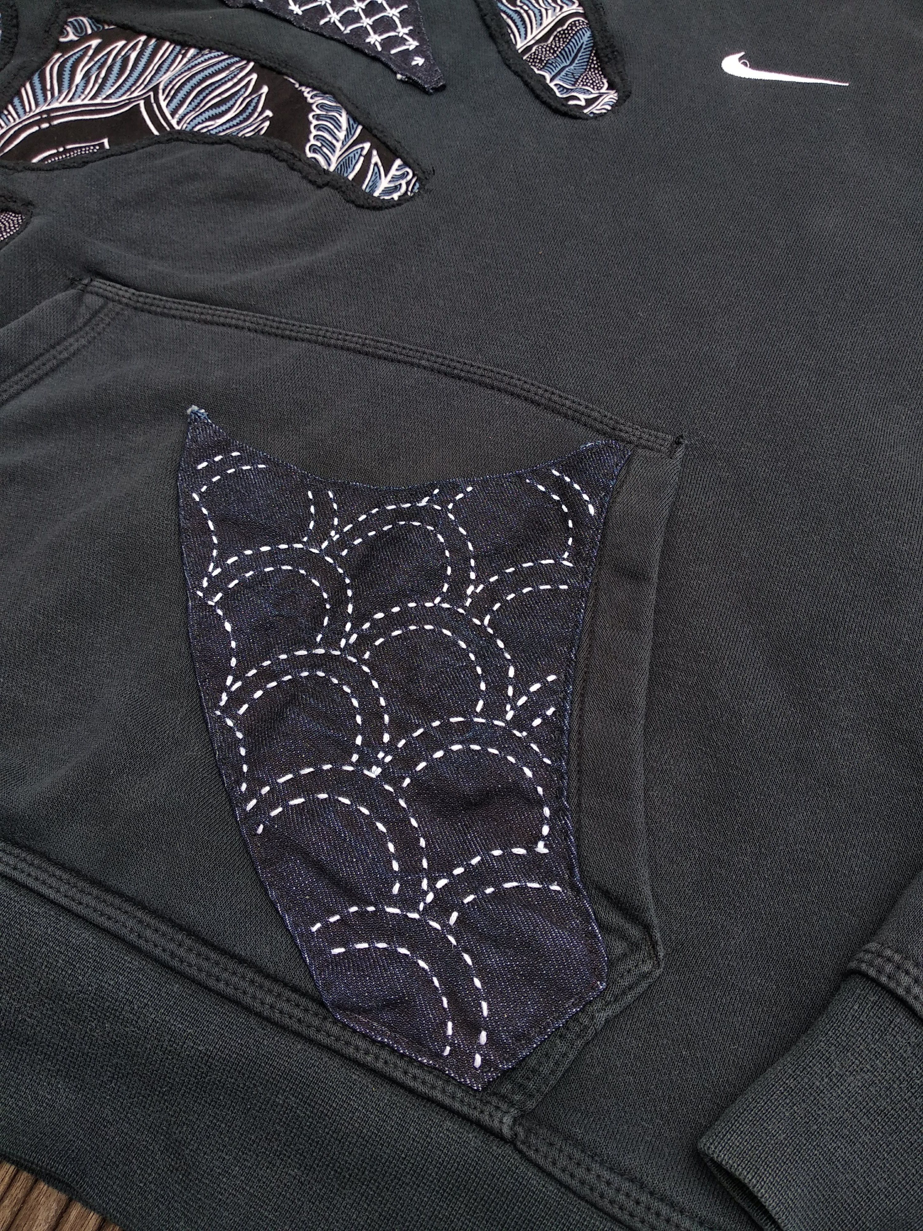 Nike Nike Small Swoosh Hoodie Custom Japanese Sashiko Size US L / EU 52-54 / 3 - 5 Thumbnail
