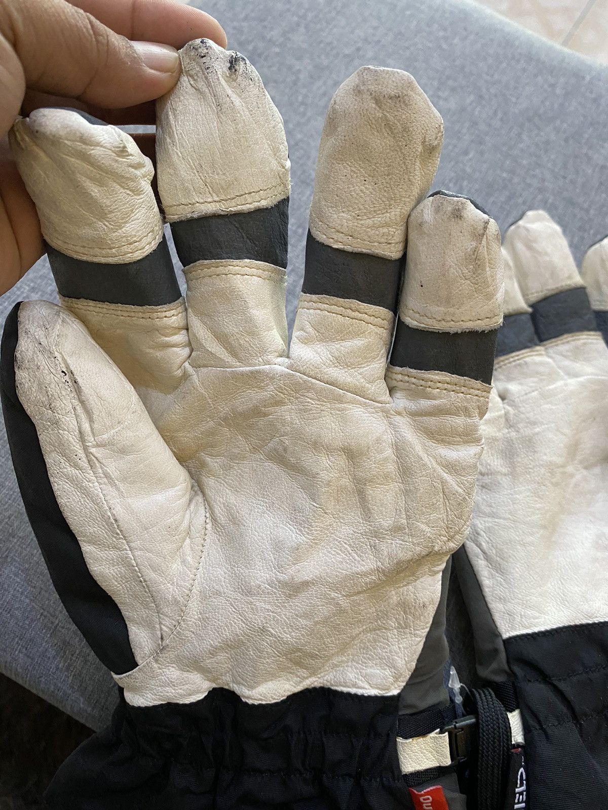 Mountain Hardwear MOUNTAIN HARDWEAR Ski Glove L size Winter Outdoor Brand Size ONE SIZE - 9 Thumbnail