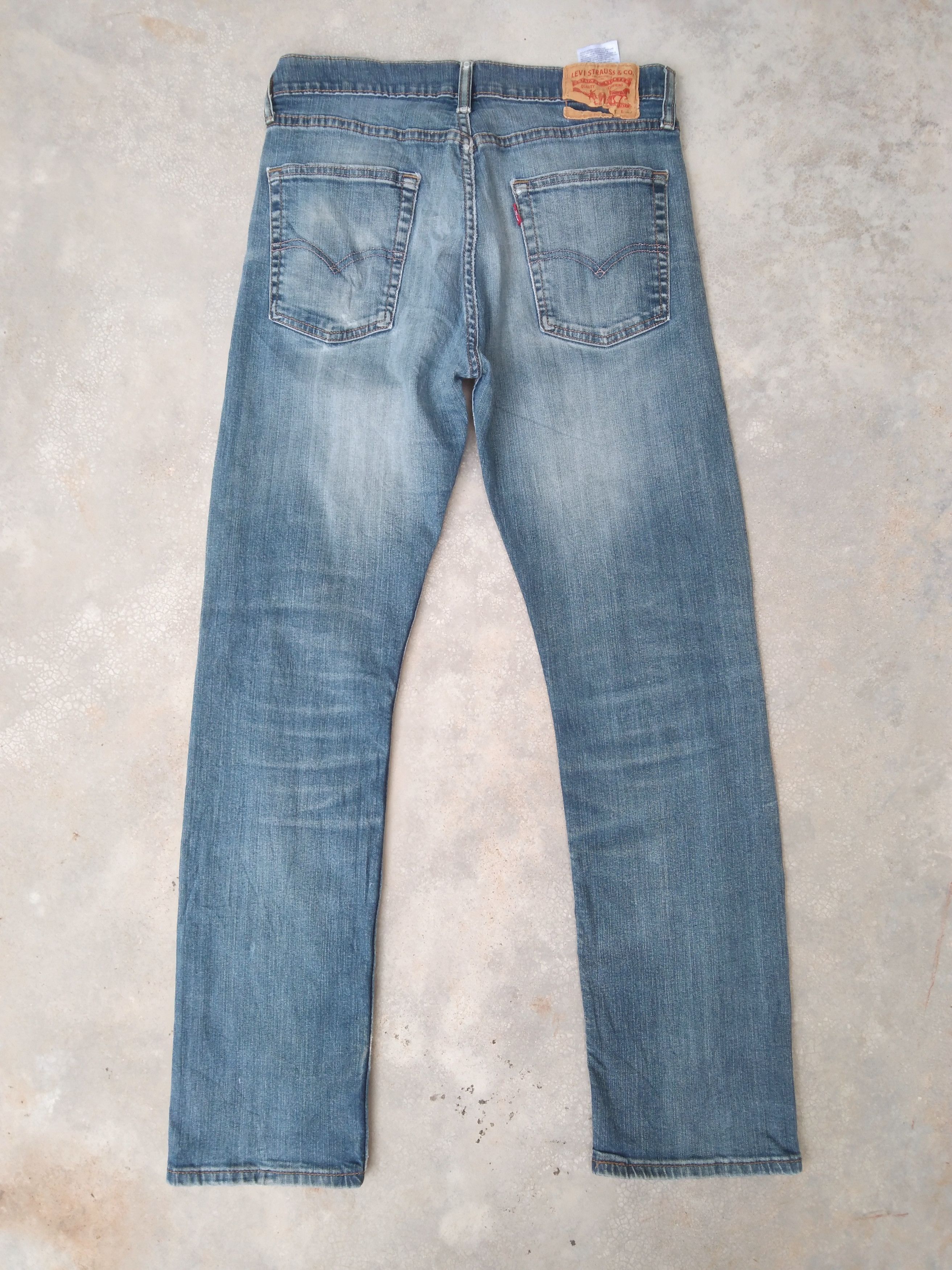 Jean × Levi's × Vintage Vintage Levis Jeans Faded Distressed Denim 31x30.5 Size US 31 - 2 Thumbnail