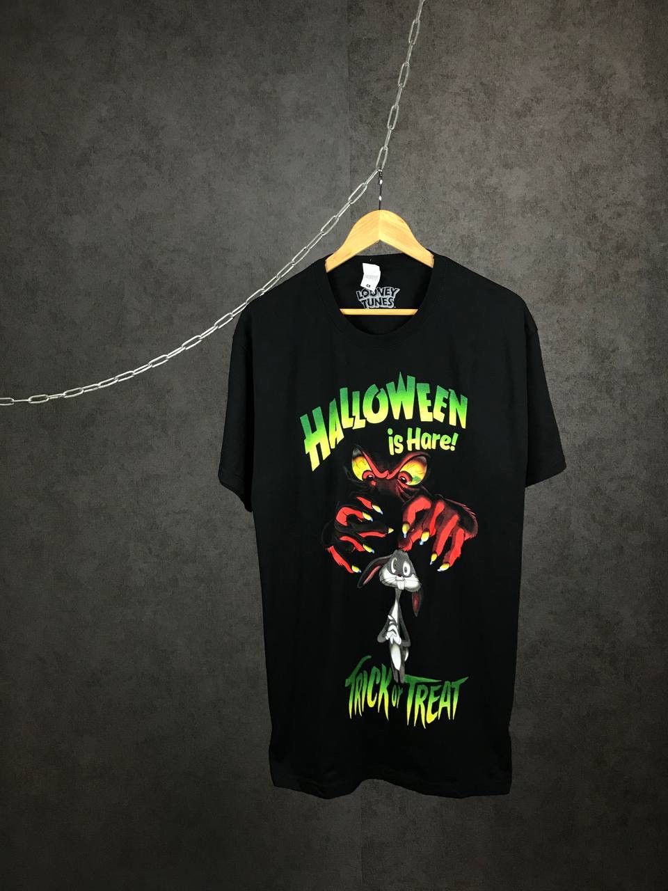 Warner Bros Halloween is Here looney tunes Warner Bros movie tee Size US XL / EU 56 / 4 - 1 Thumbnail